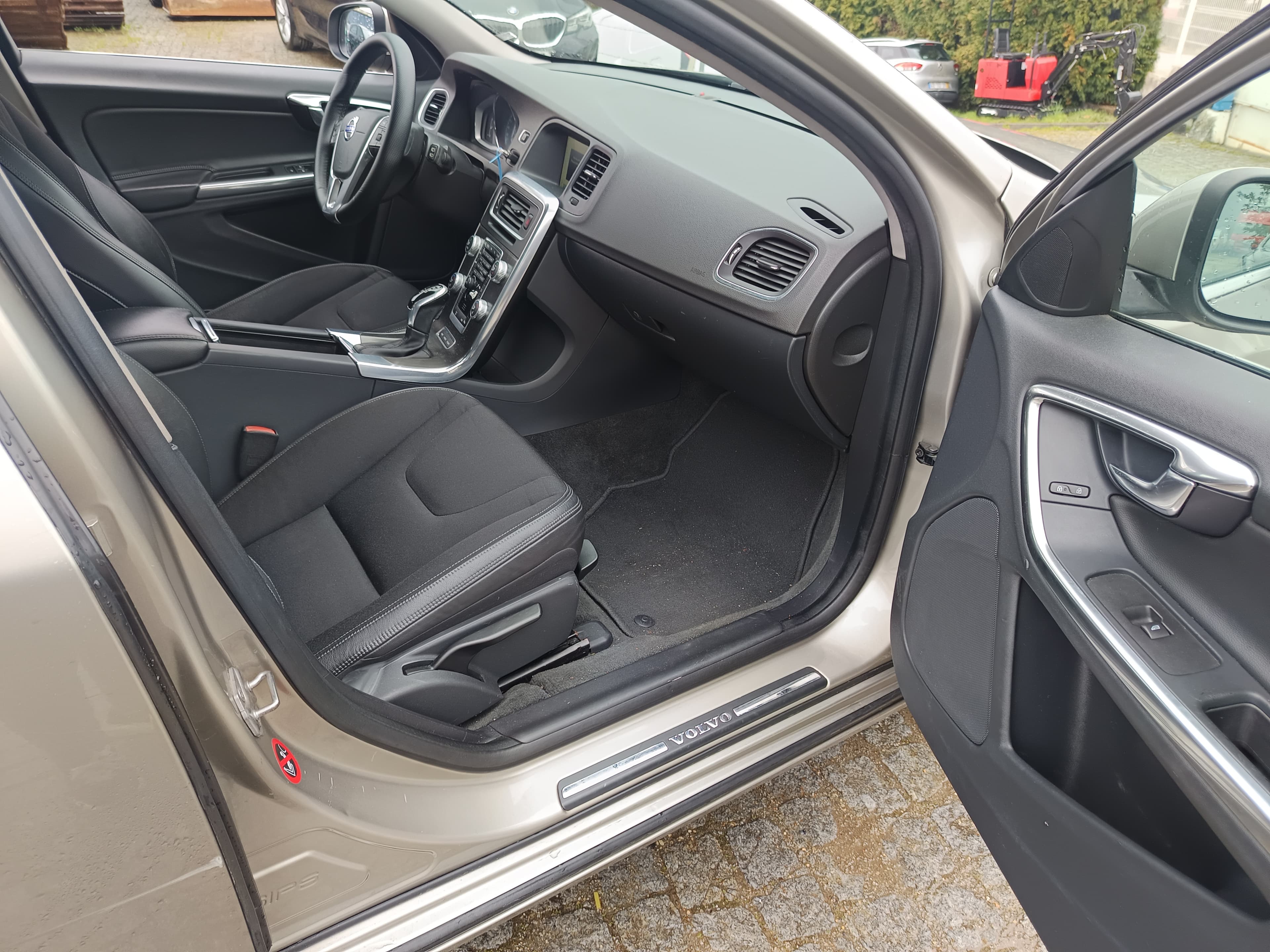 Volvo V60 · Ano 2015 — image 26