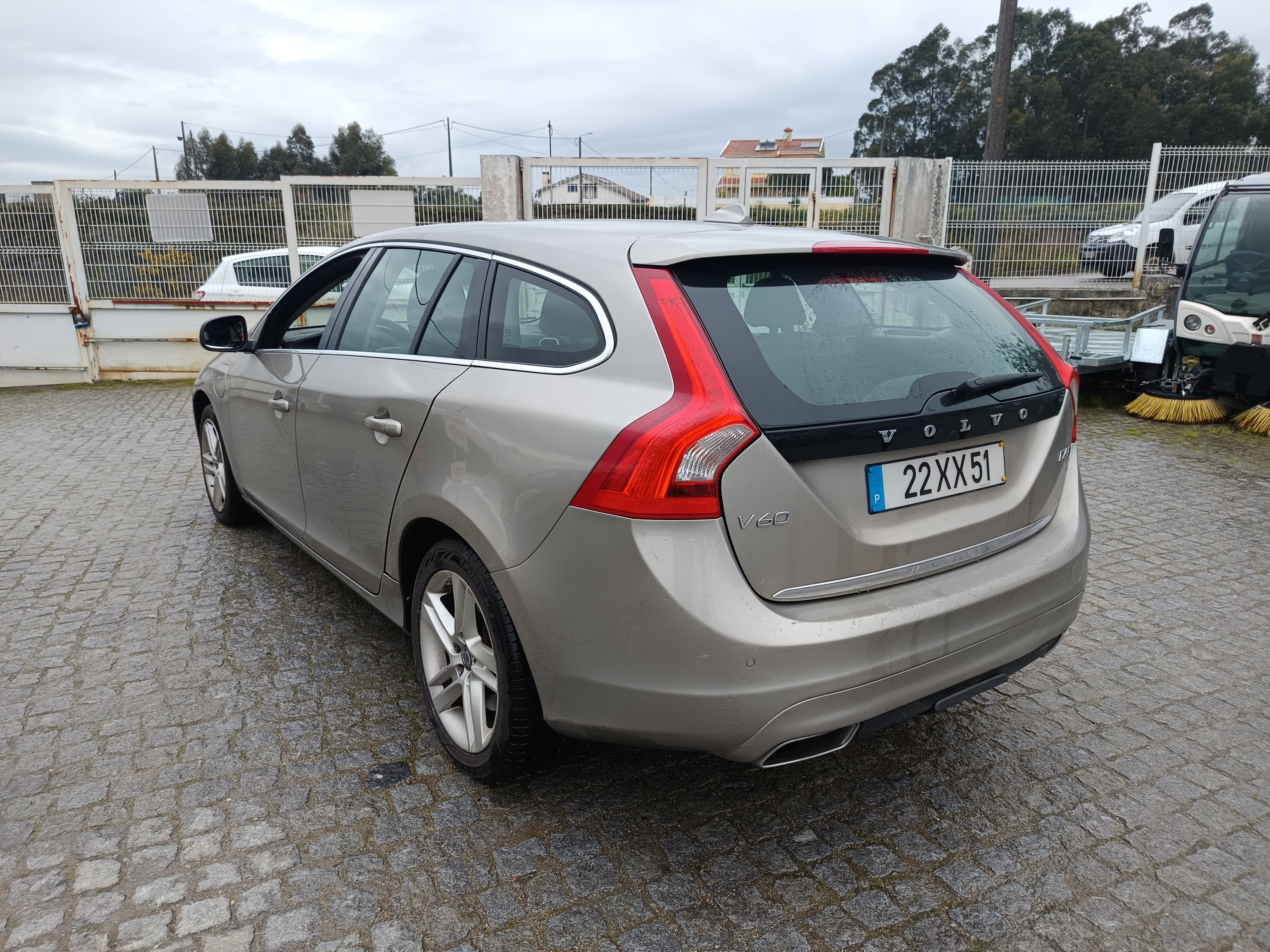 Volvo V60 · Ano 2015 — image 6