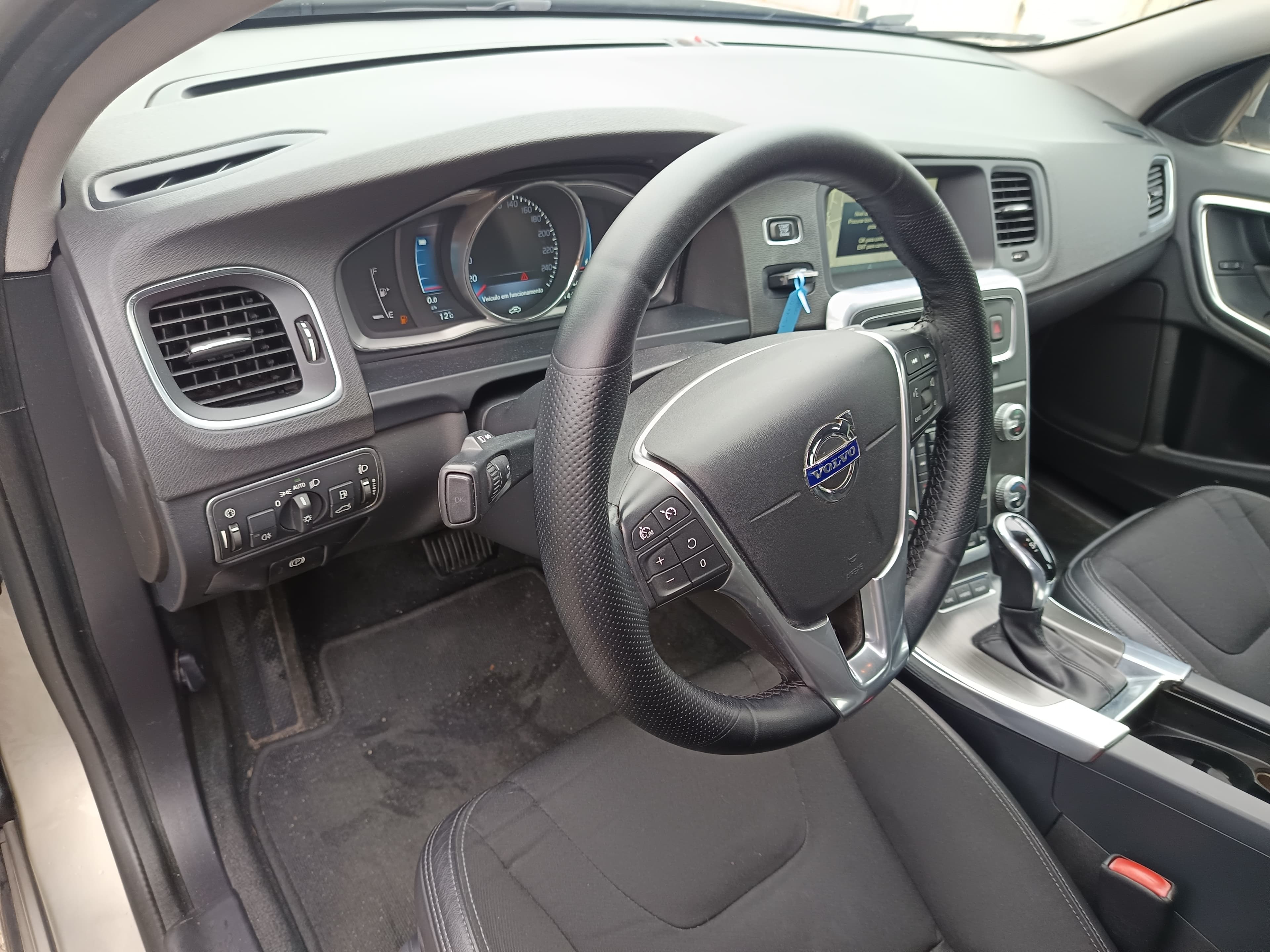Volvo V60 · Ano 2015 — image 35