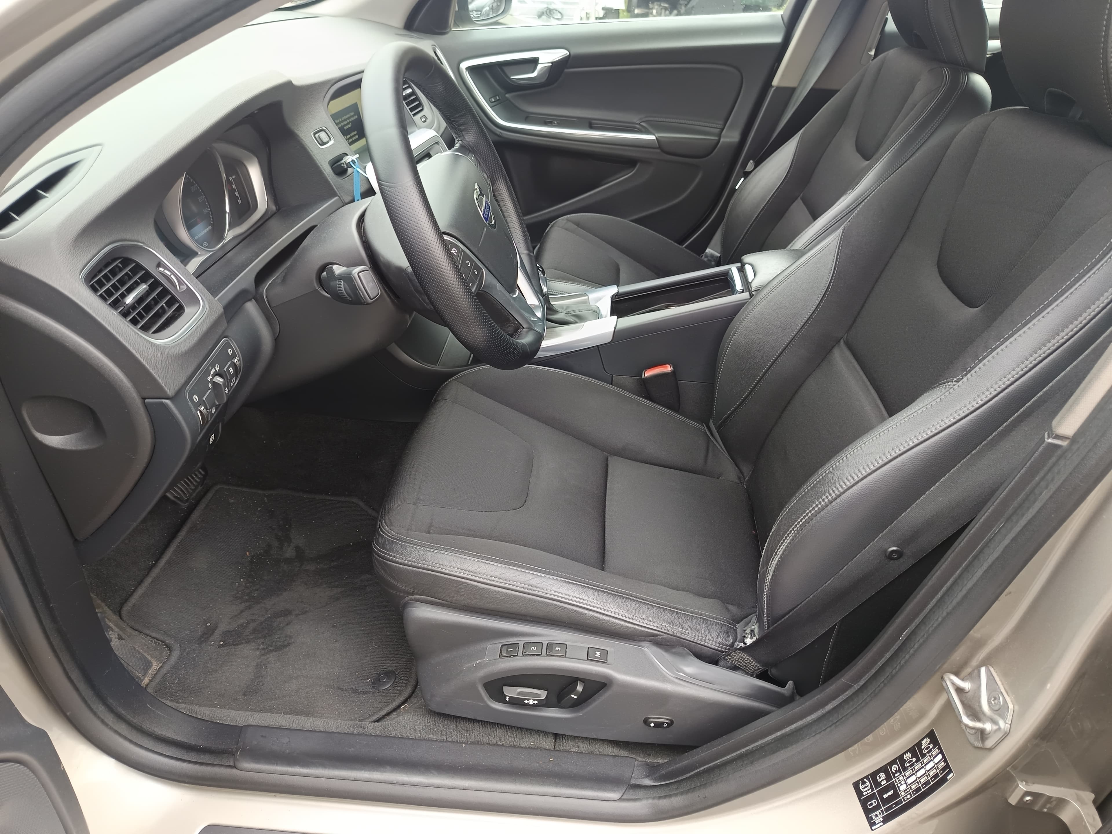 Volvo V60 · Ano 2015 — image 38