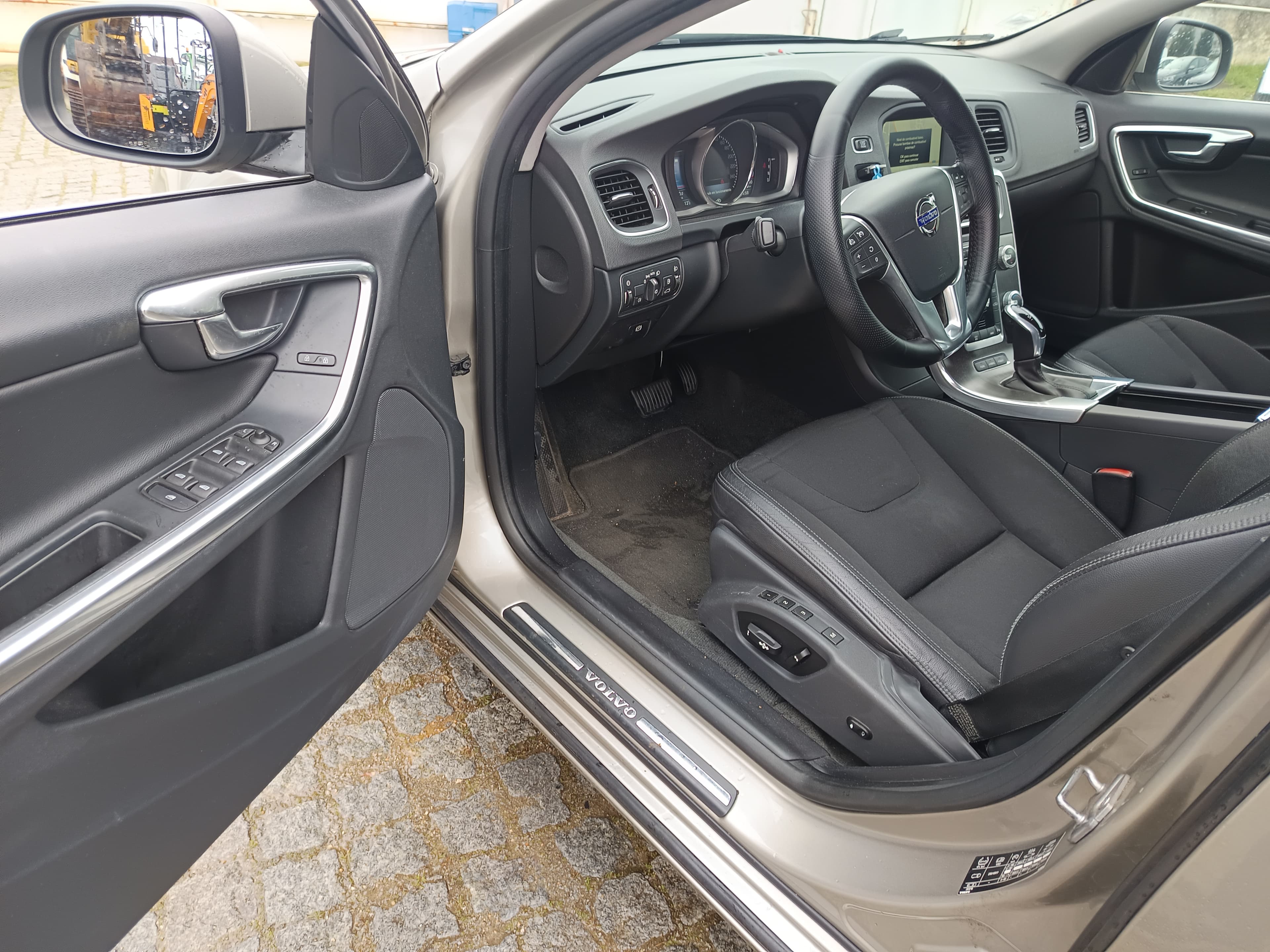 Volvo V60 · Ano 2015 — image 32