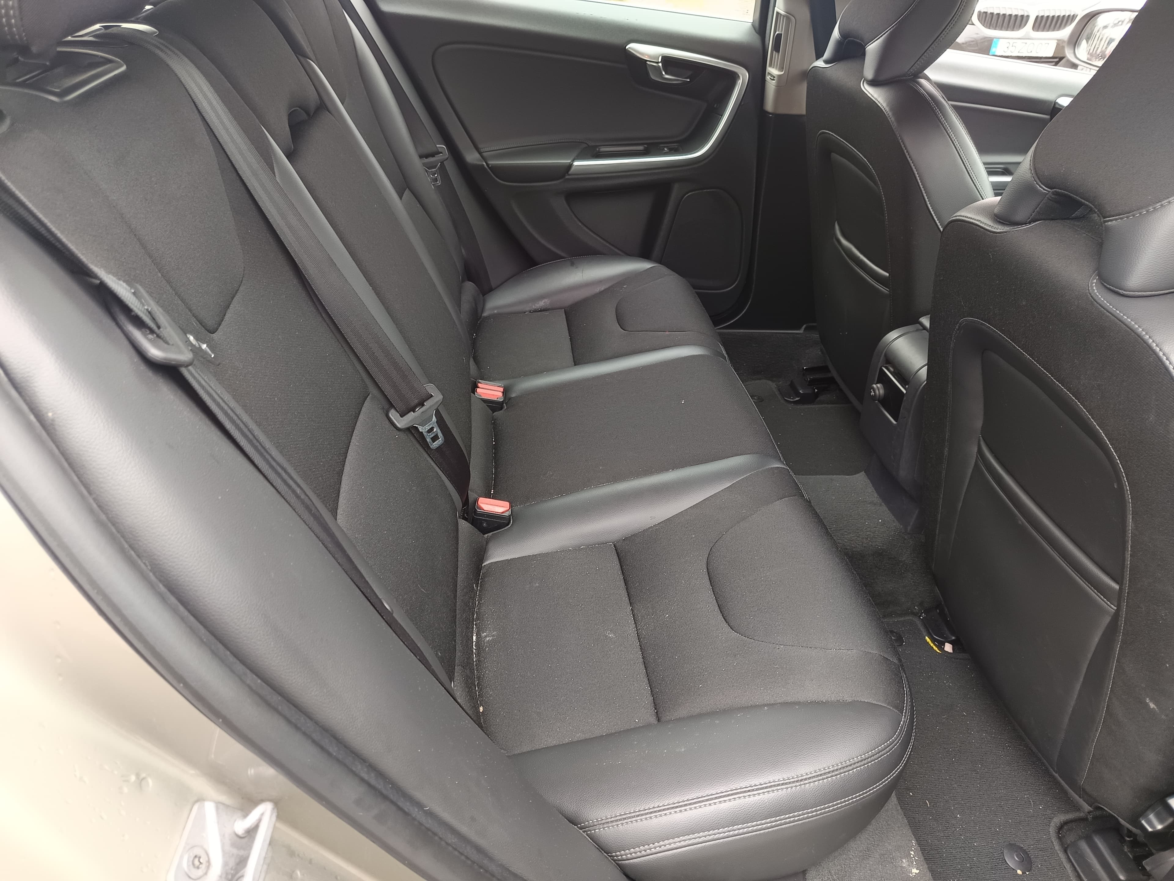 Volvo V60 · Ano 2015 — image 25