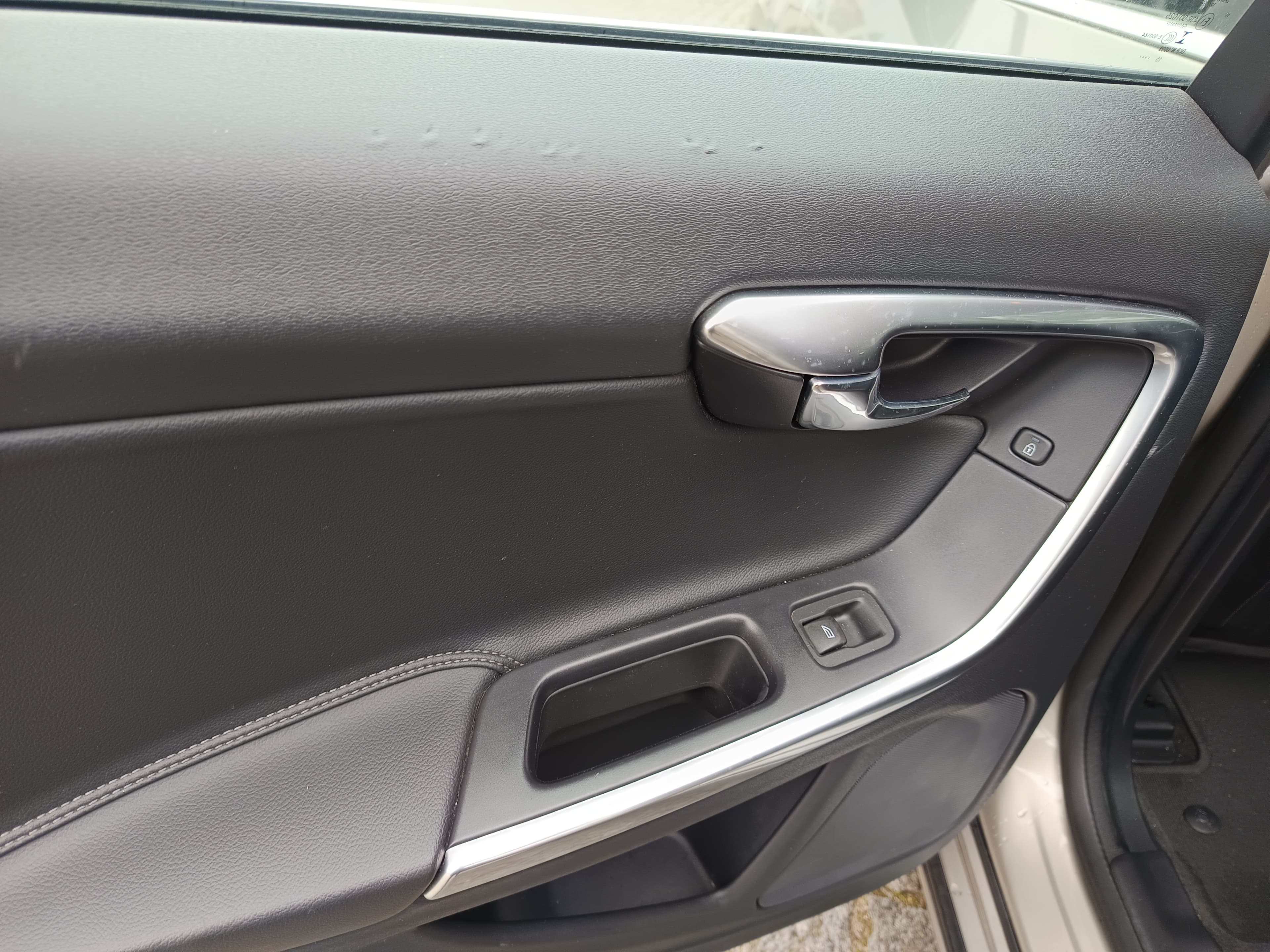 Volvo V60 · Ano 2015 — image 30