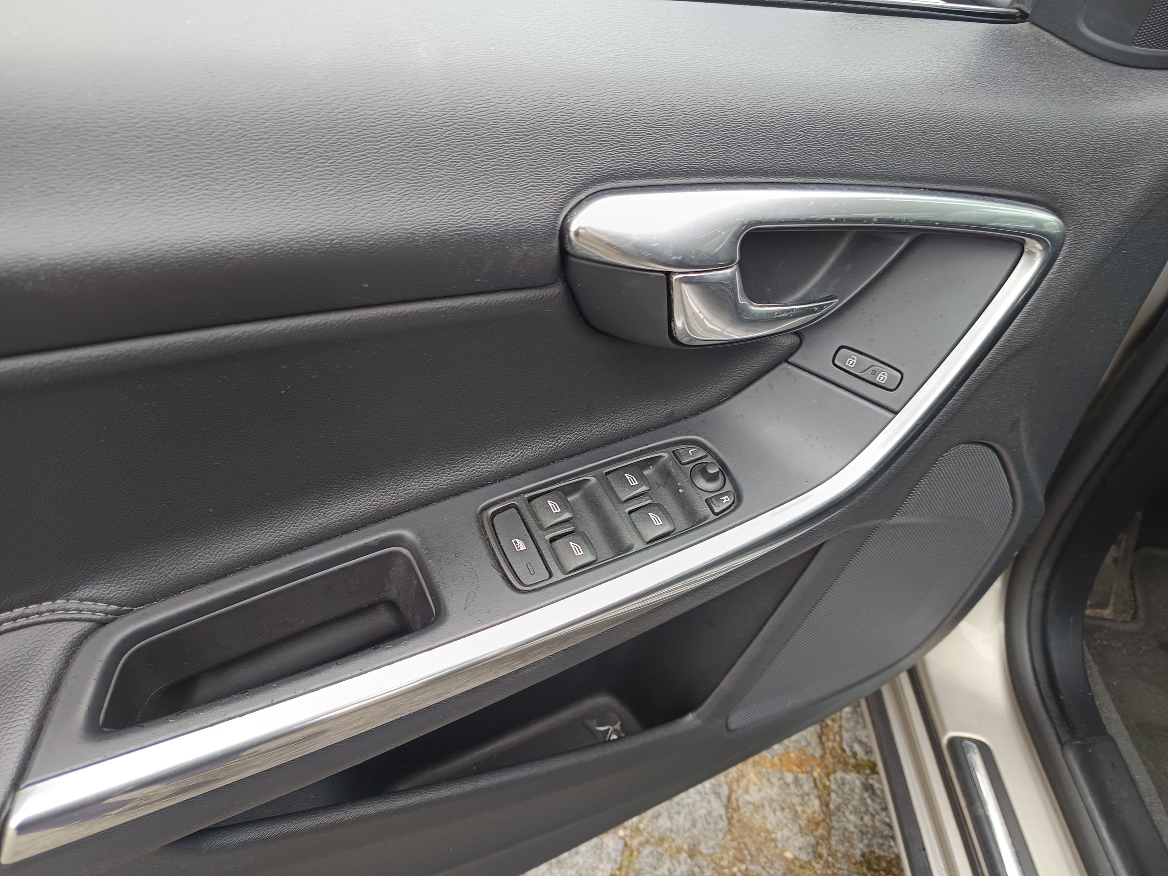 Volvo V60 · Ano 2015 — image 33