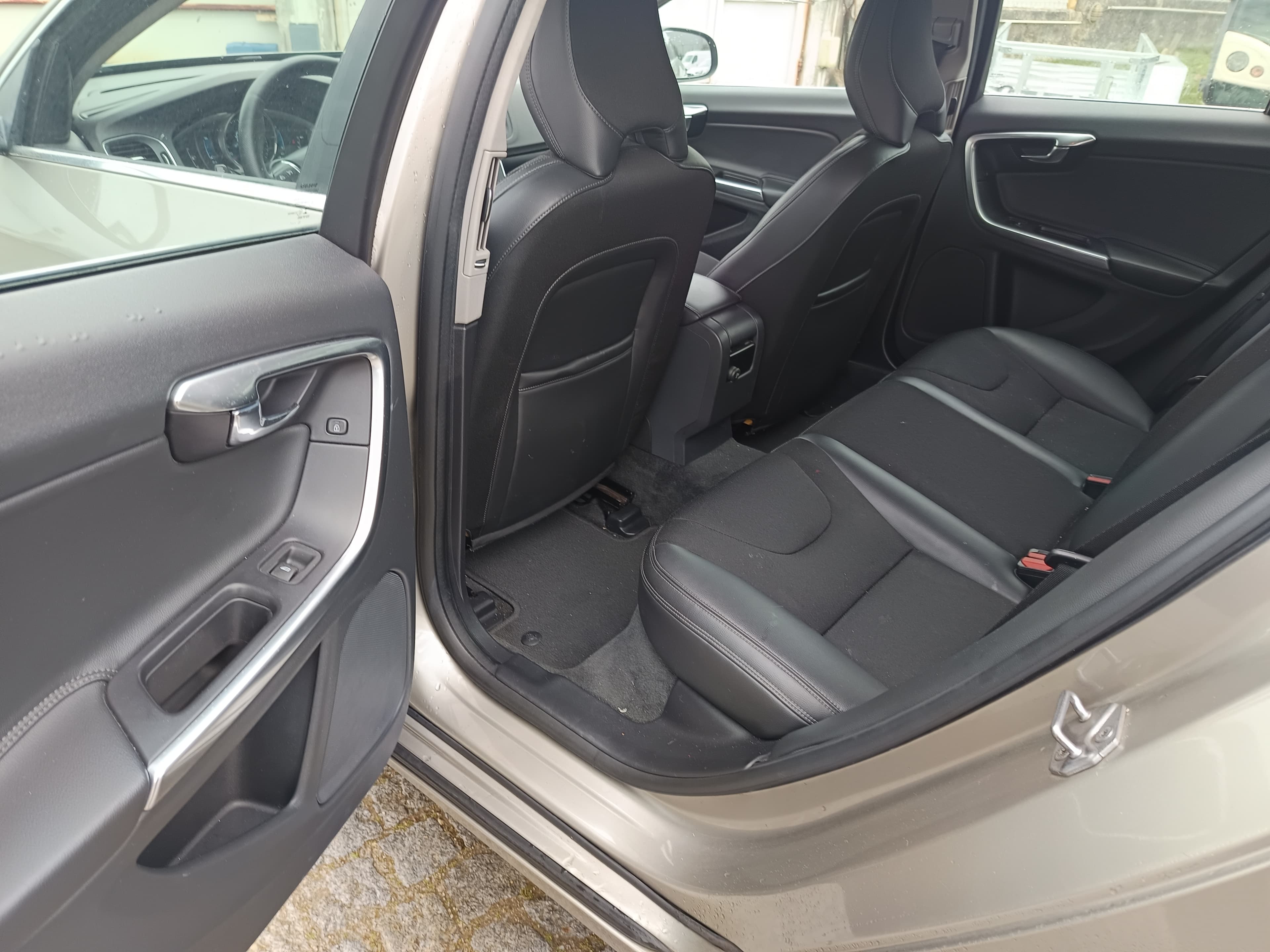 Volvo V60 · Ano 2015 — image 29