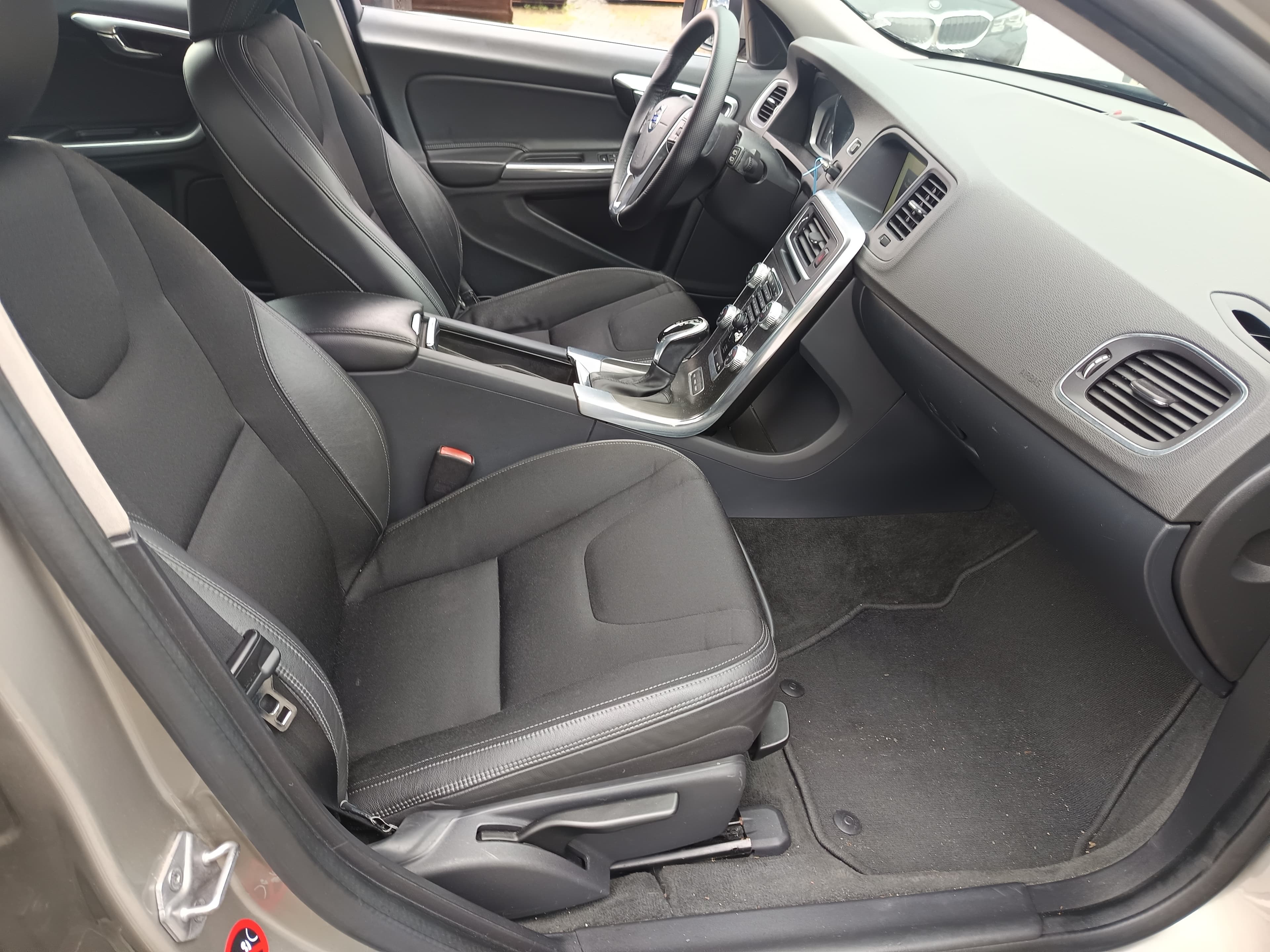 Volvo V60 · Ano 2015 — image 28