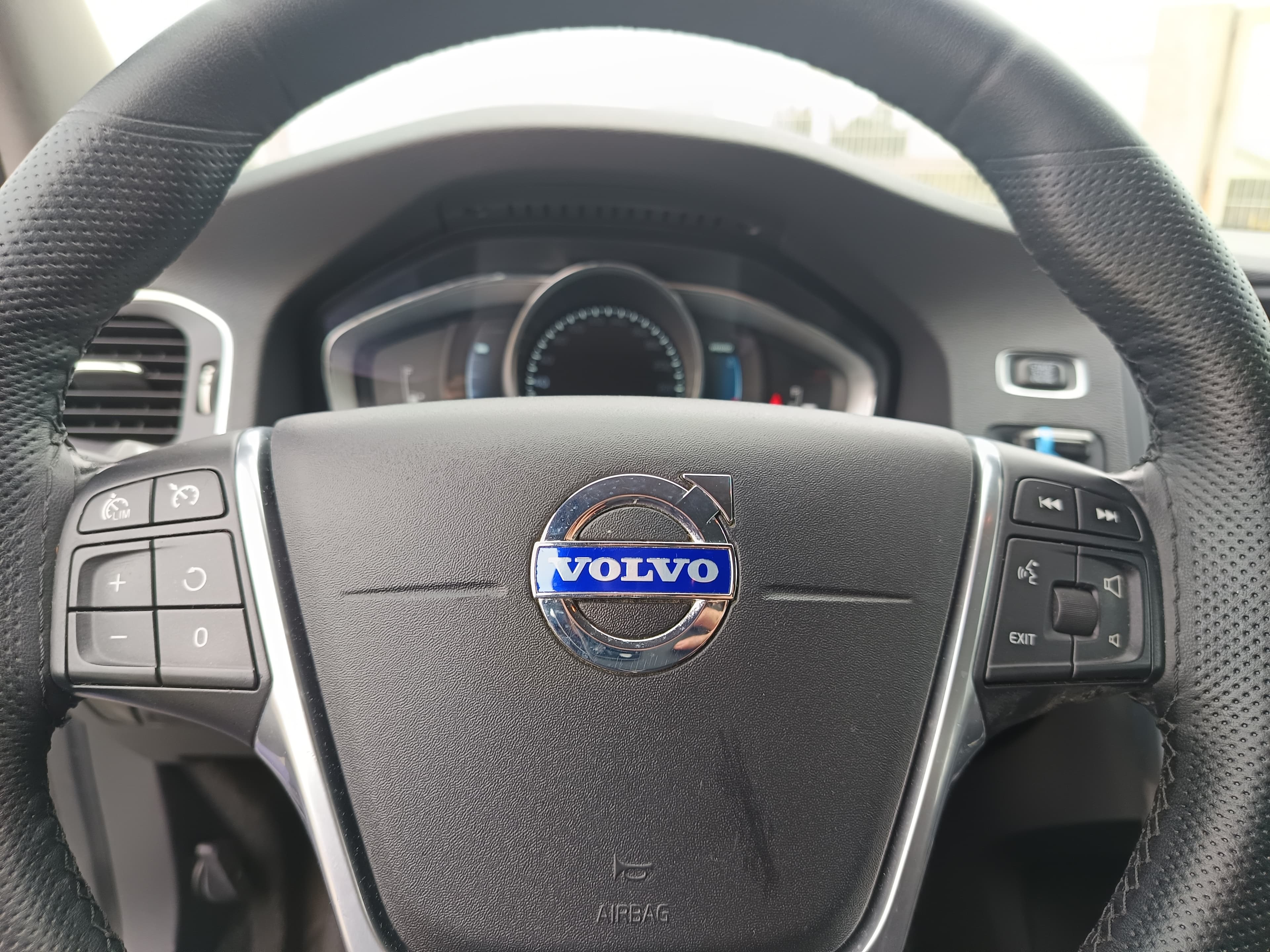 Volvo V60 · Ano 2015 — image 42