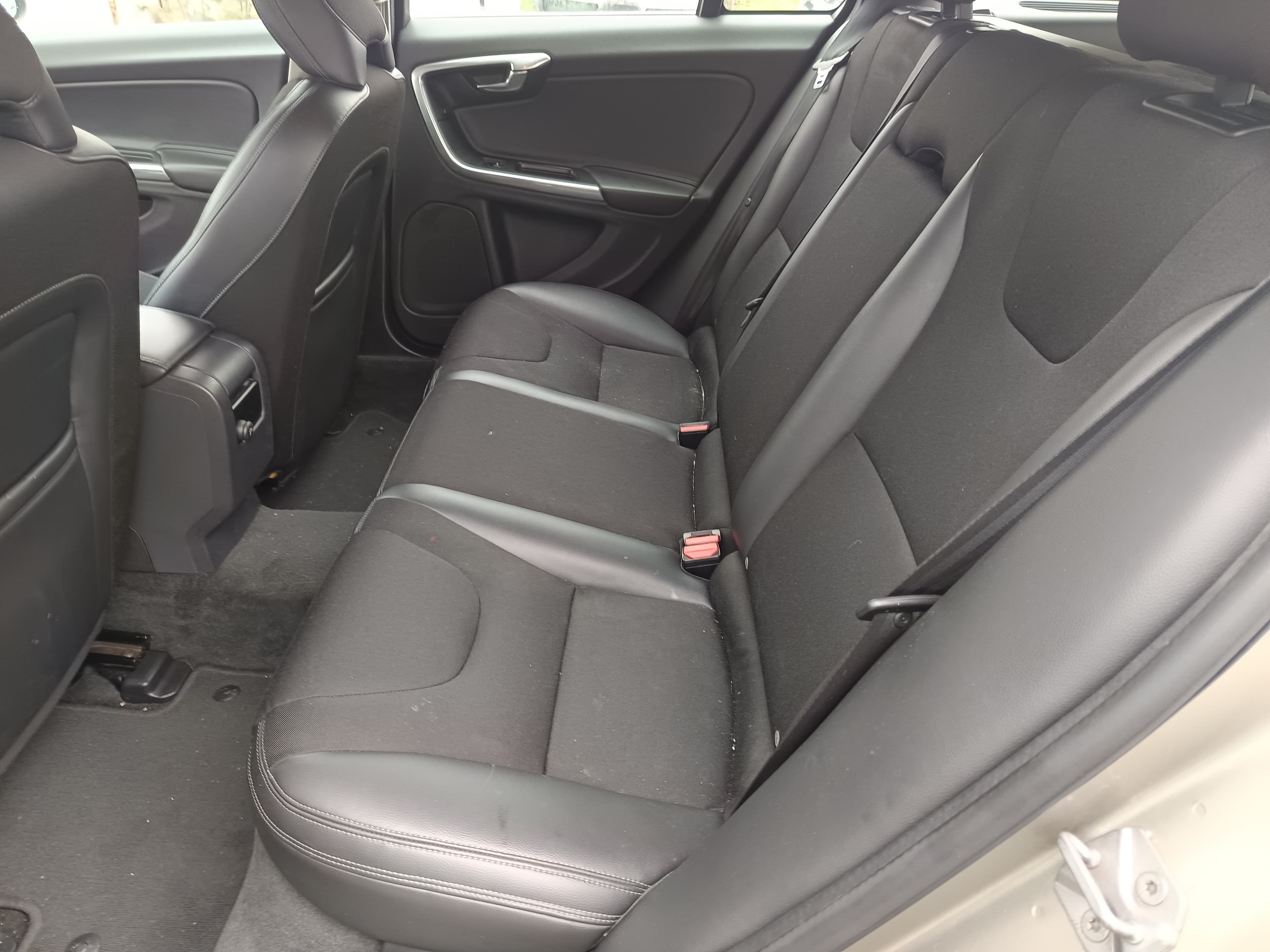 Volvo V60 · Ano 2015 — image 31