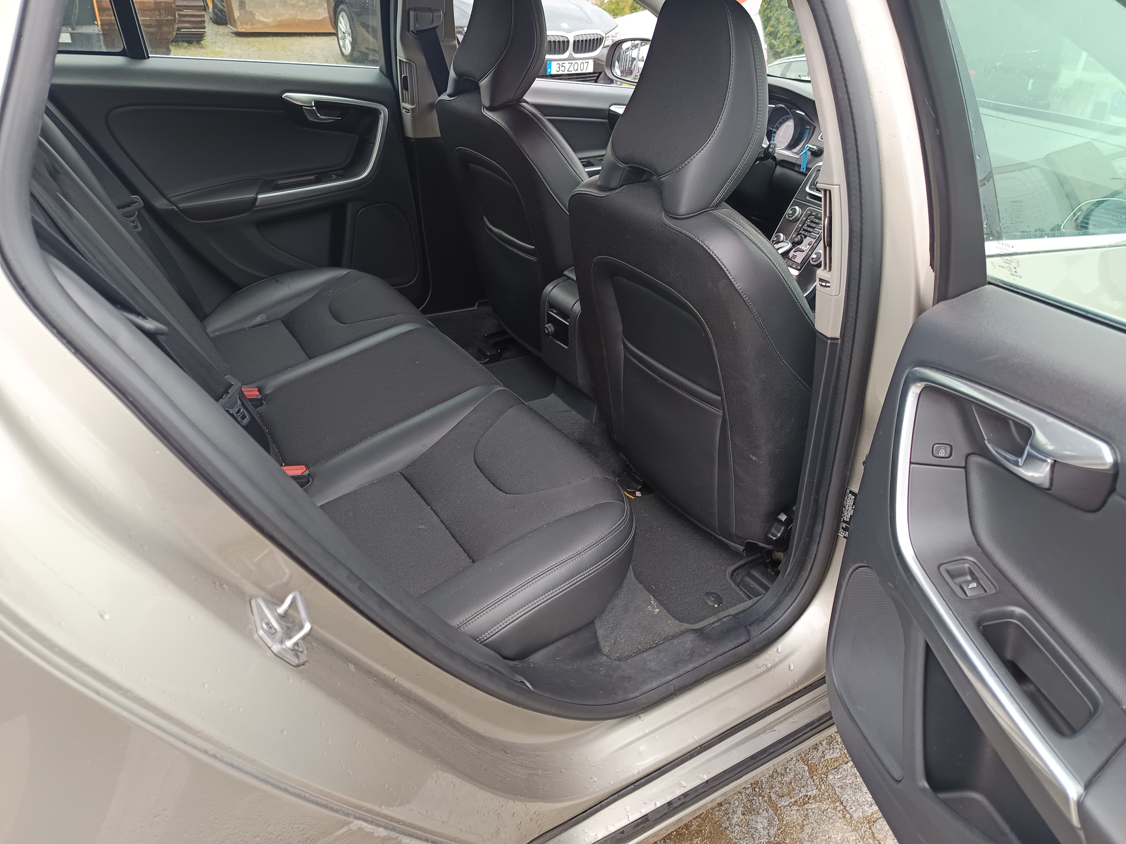 Volvo V60 · Ano 2015 — image 23