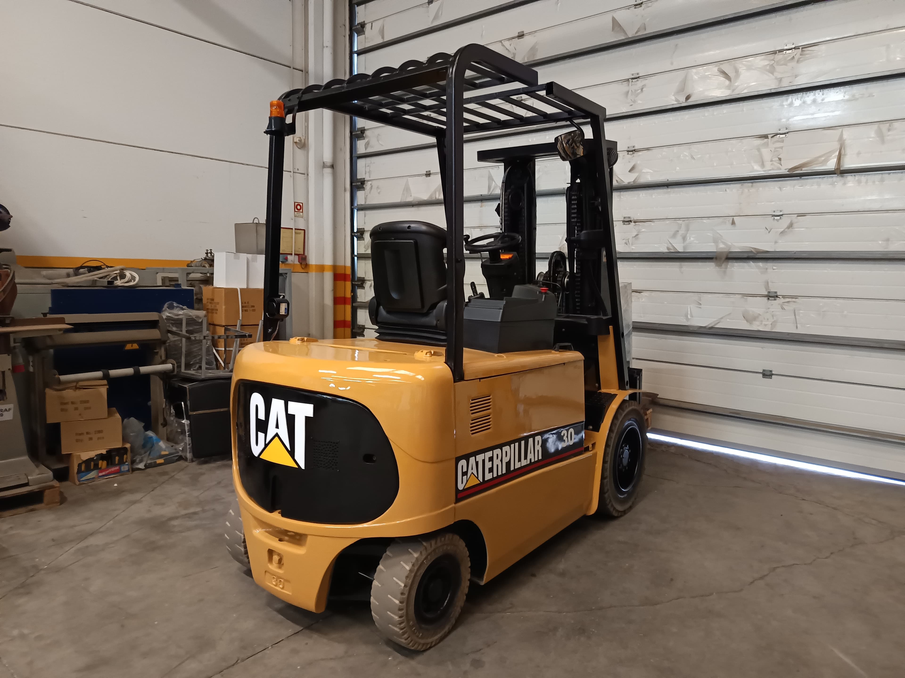 Empilhador Elétrico Caterpillar · Ano 2012 — imagen 4