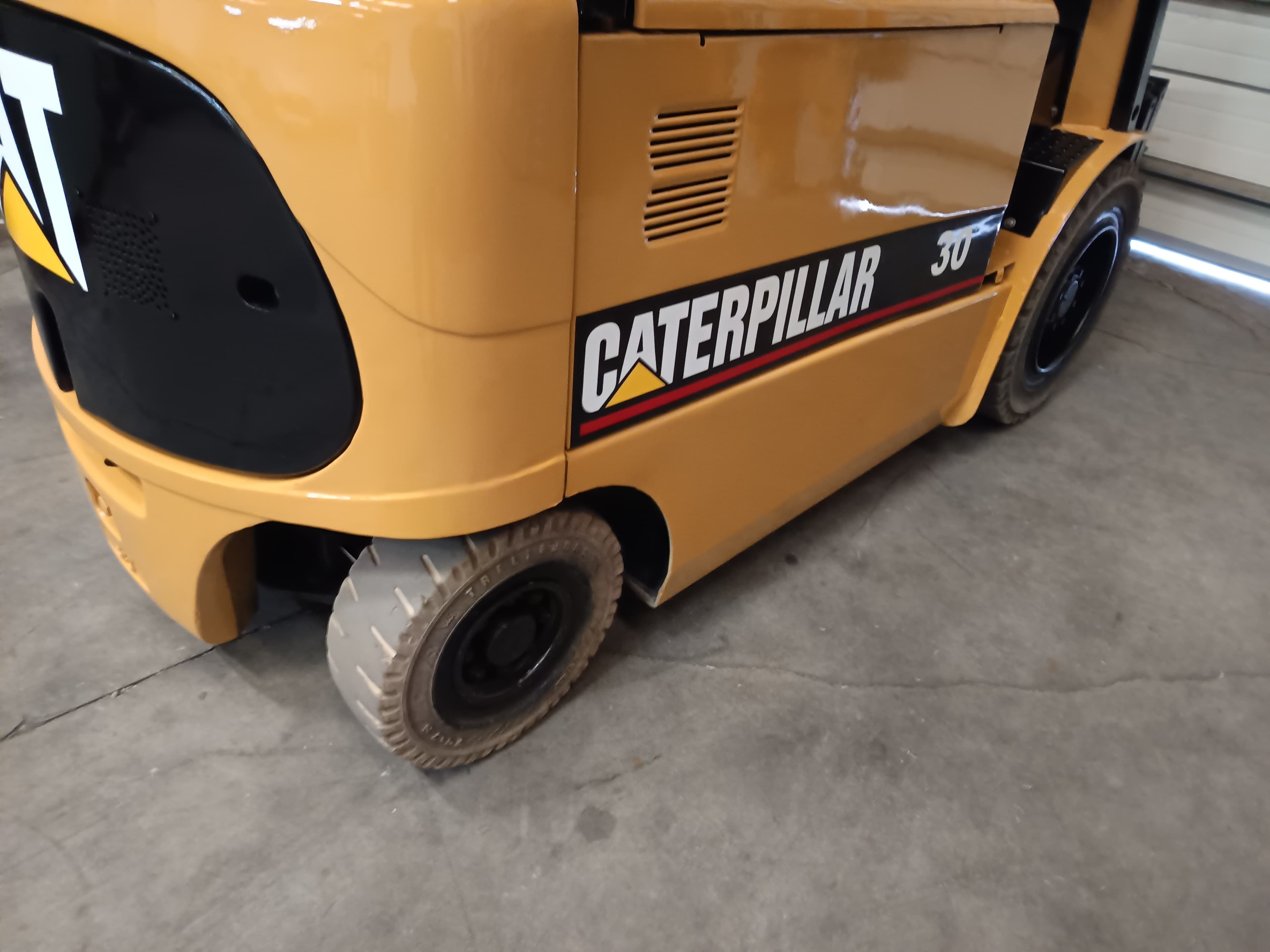 Empilhador Elétrico Caterpillar · Ano 2012 — imagen 5