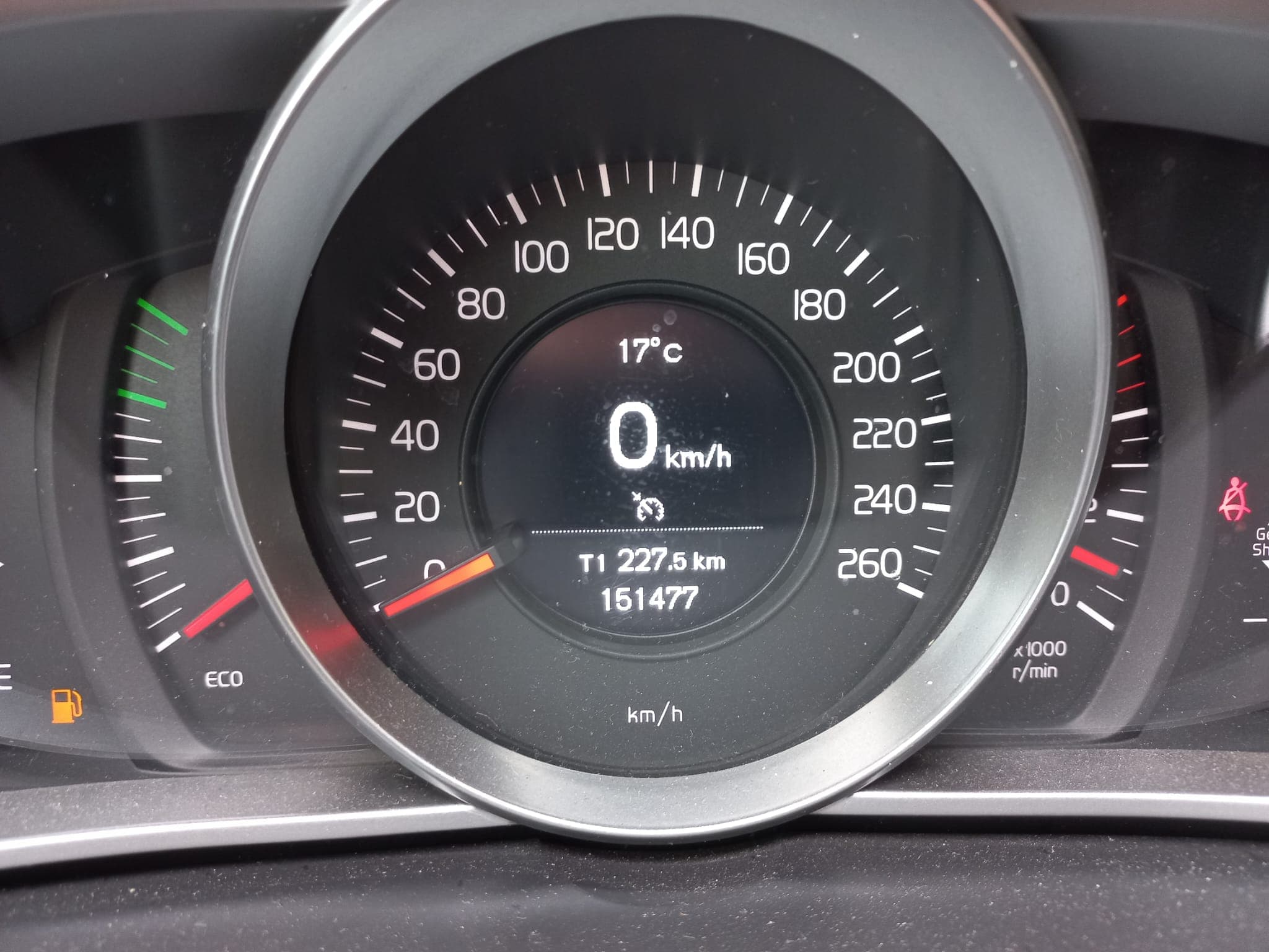 Volvo V40 · Ano 2014 — imagen 24