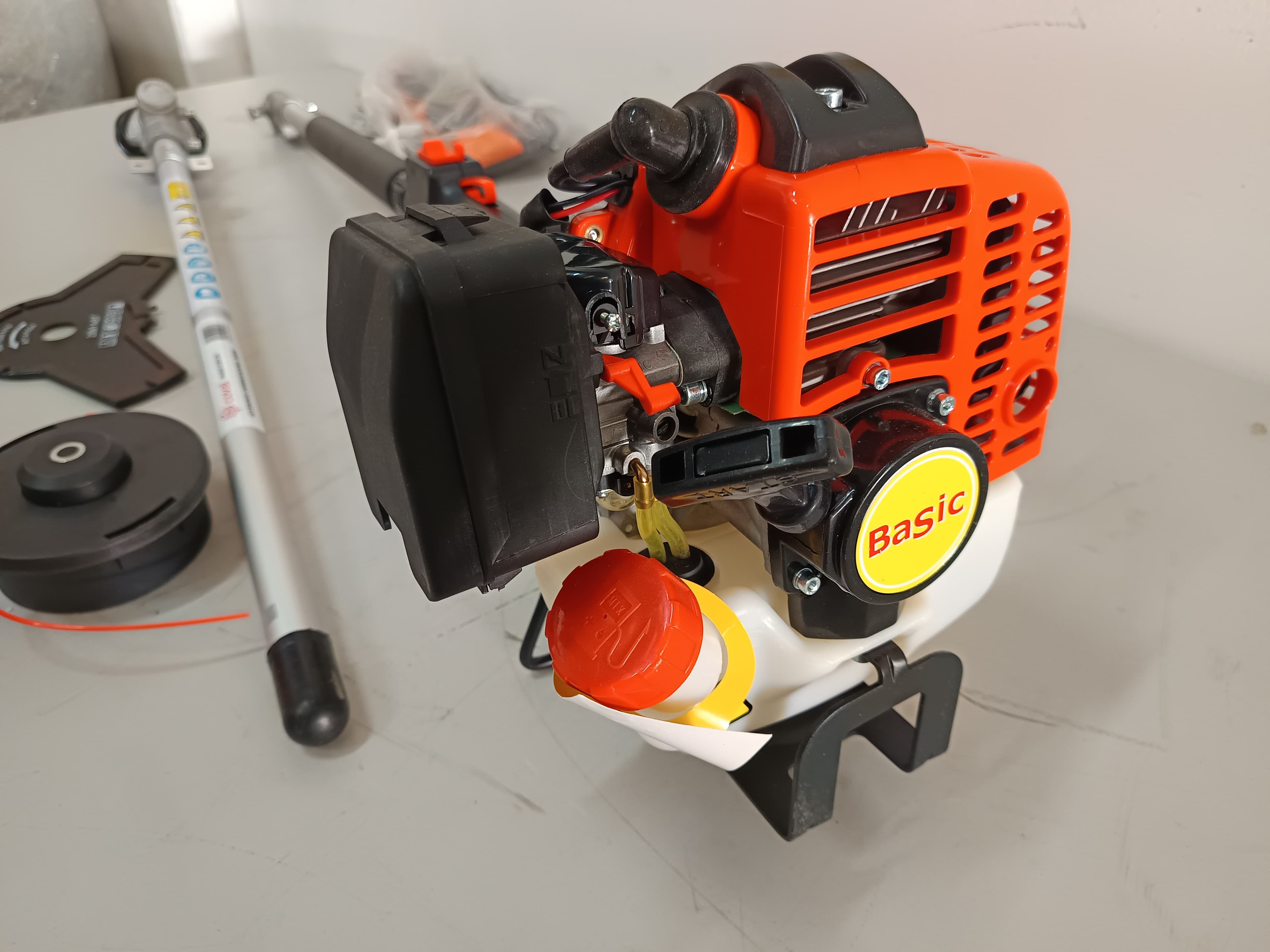 Motor a gasolina Basic com acessório roçadora — imagem 3