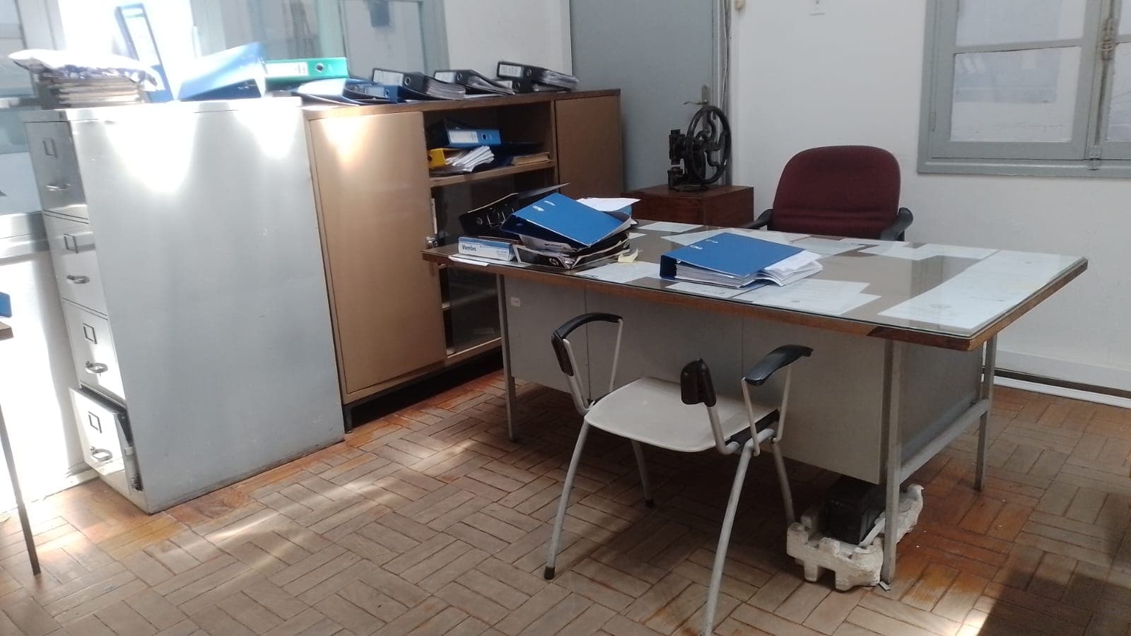 Mobiliario de oficina — imagen 1