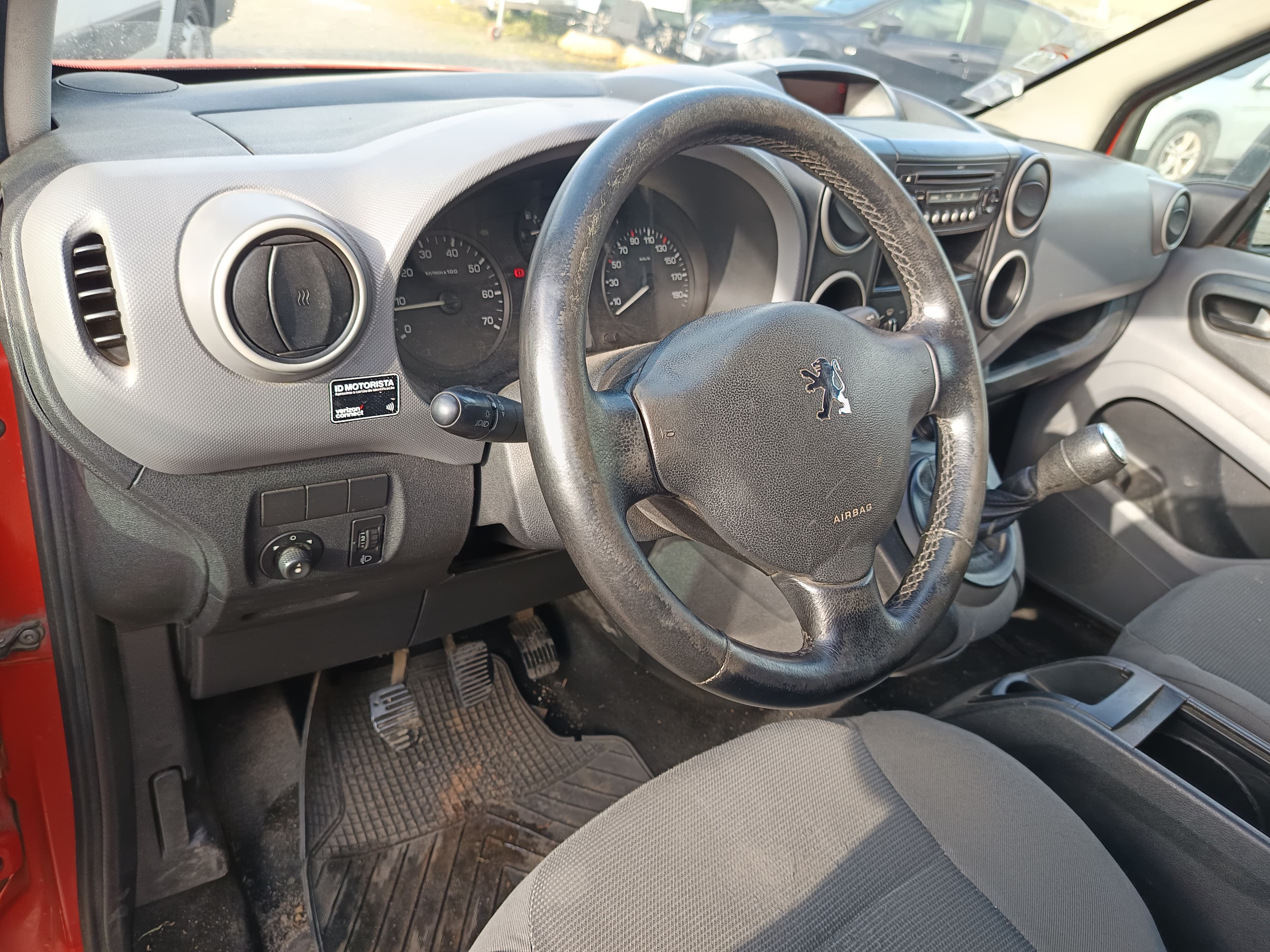 Peugeot Partner 1.6 HDI · Ano 2009 — imagem 25