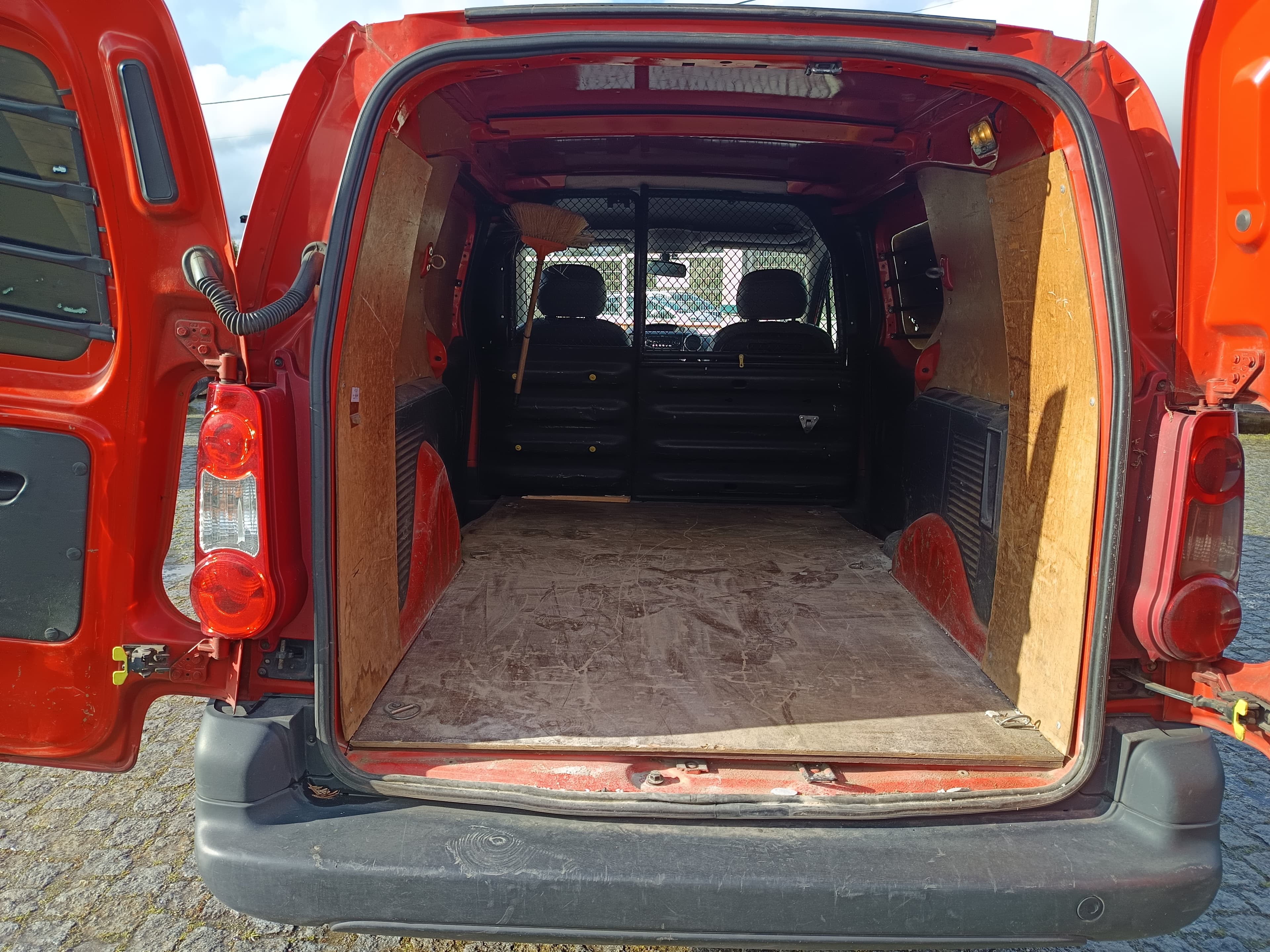 Peugeot Partner 1.6 HDI · Ano 2009 — imagem 15