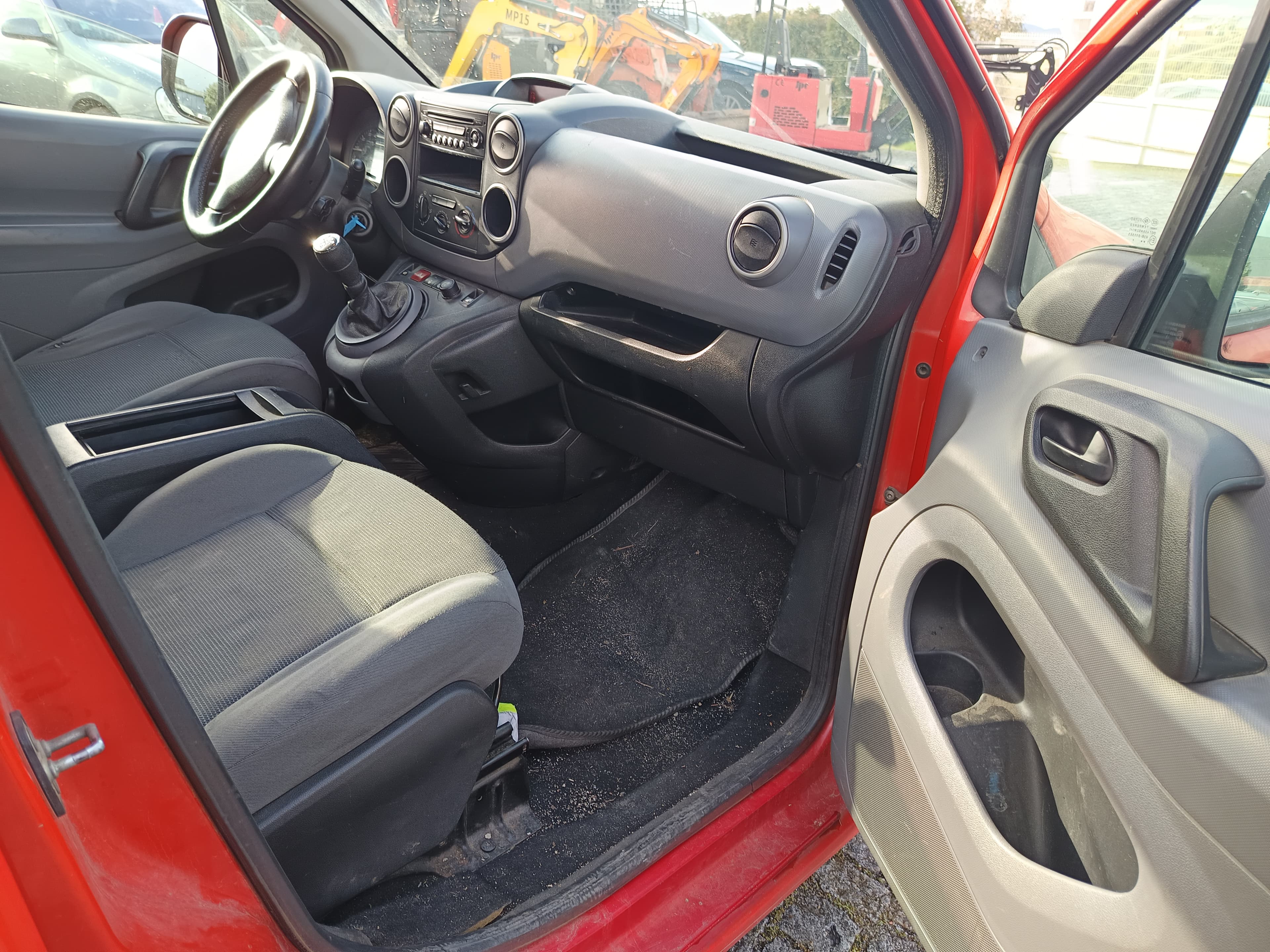 Peugeot Partner 1.6 HDI · Ano 2009 — imagem 17