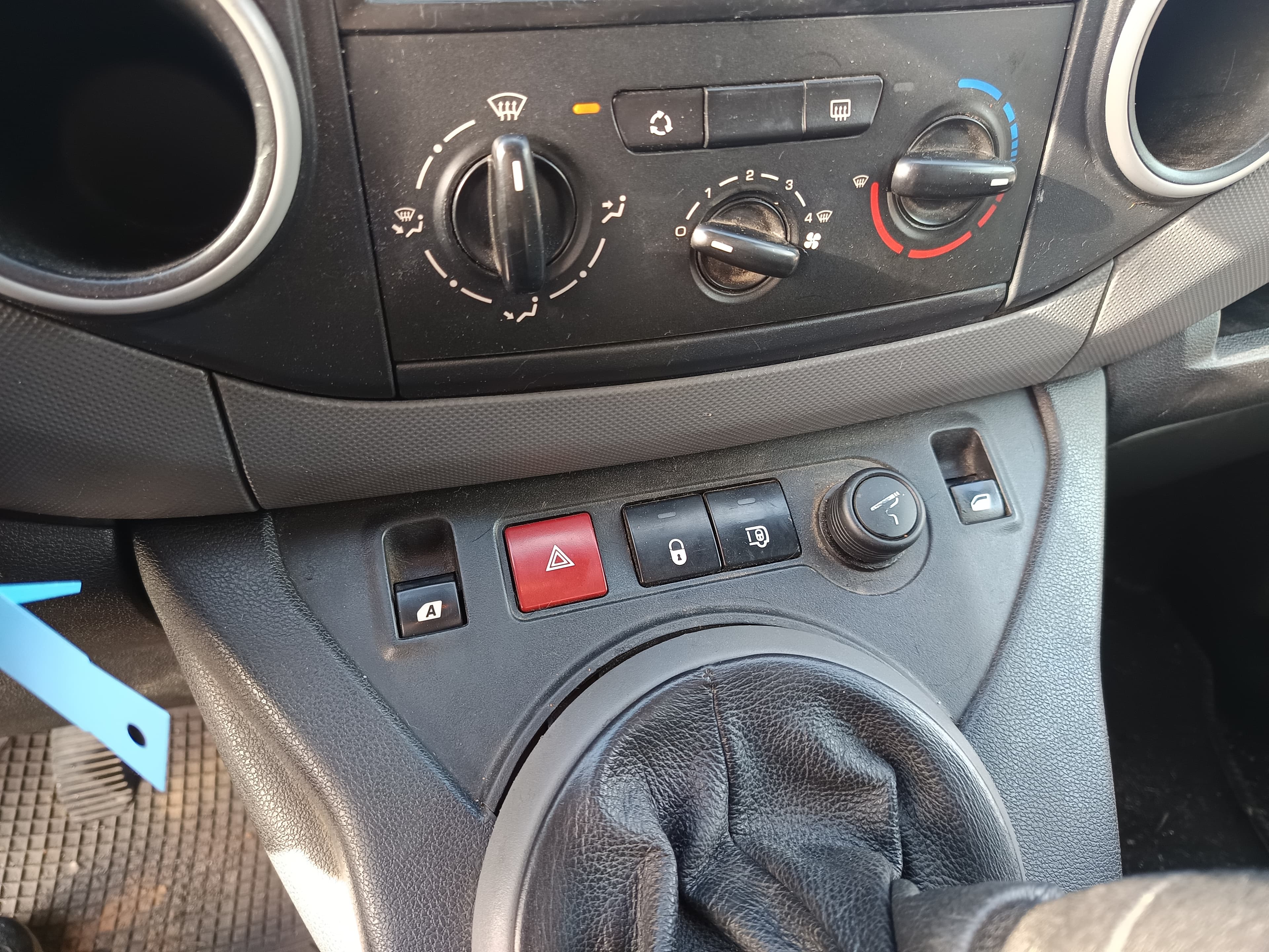 Peugeot Partner 1.6 HDI · Ano 2009 — imagem 28