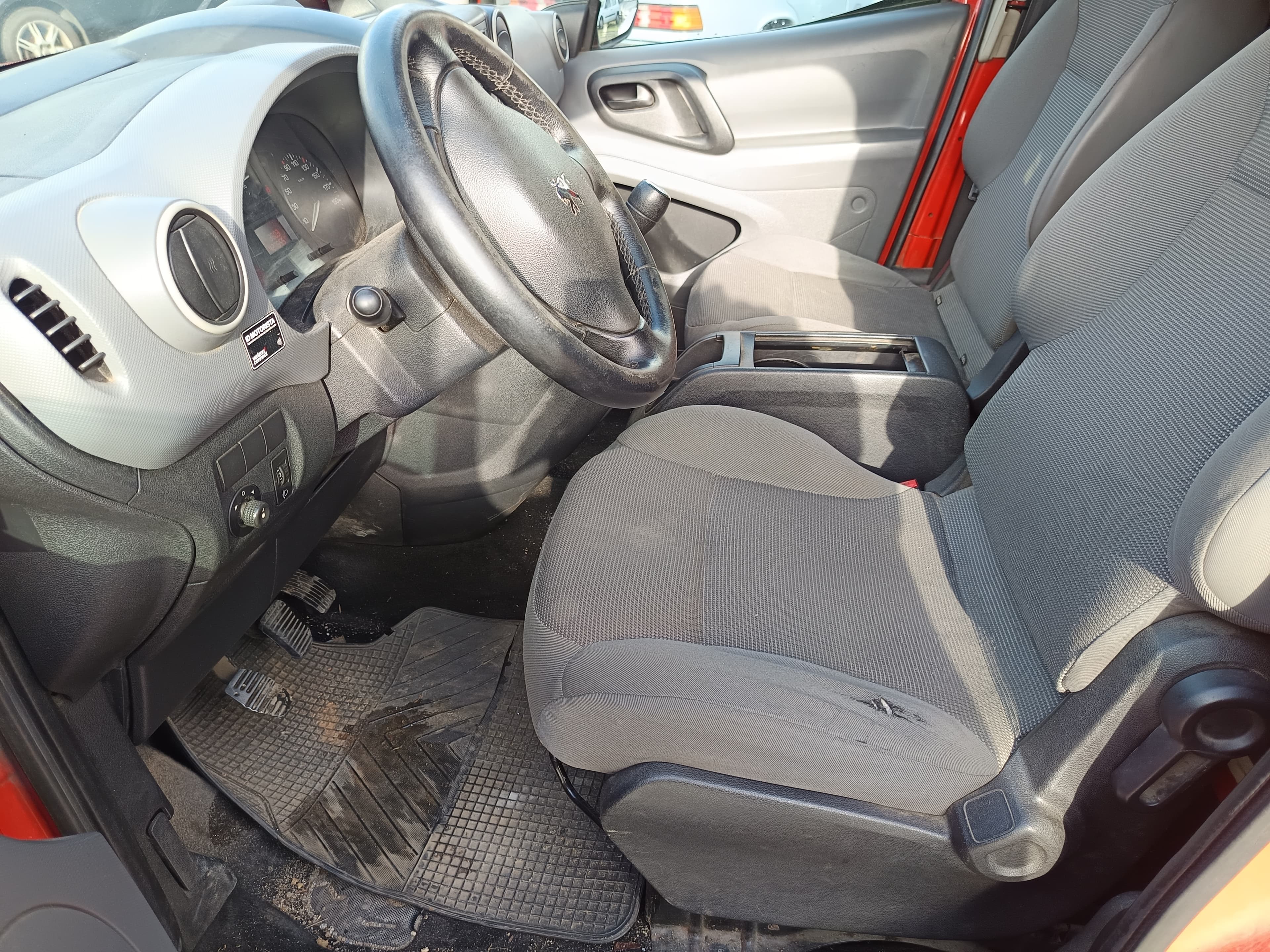 Peugeot Partner 1.6 HDI · Ano 2009 — imagem 24