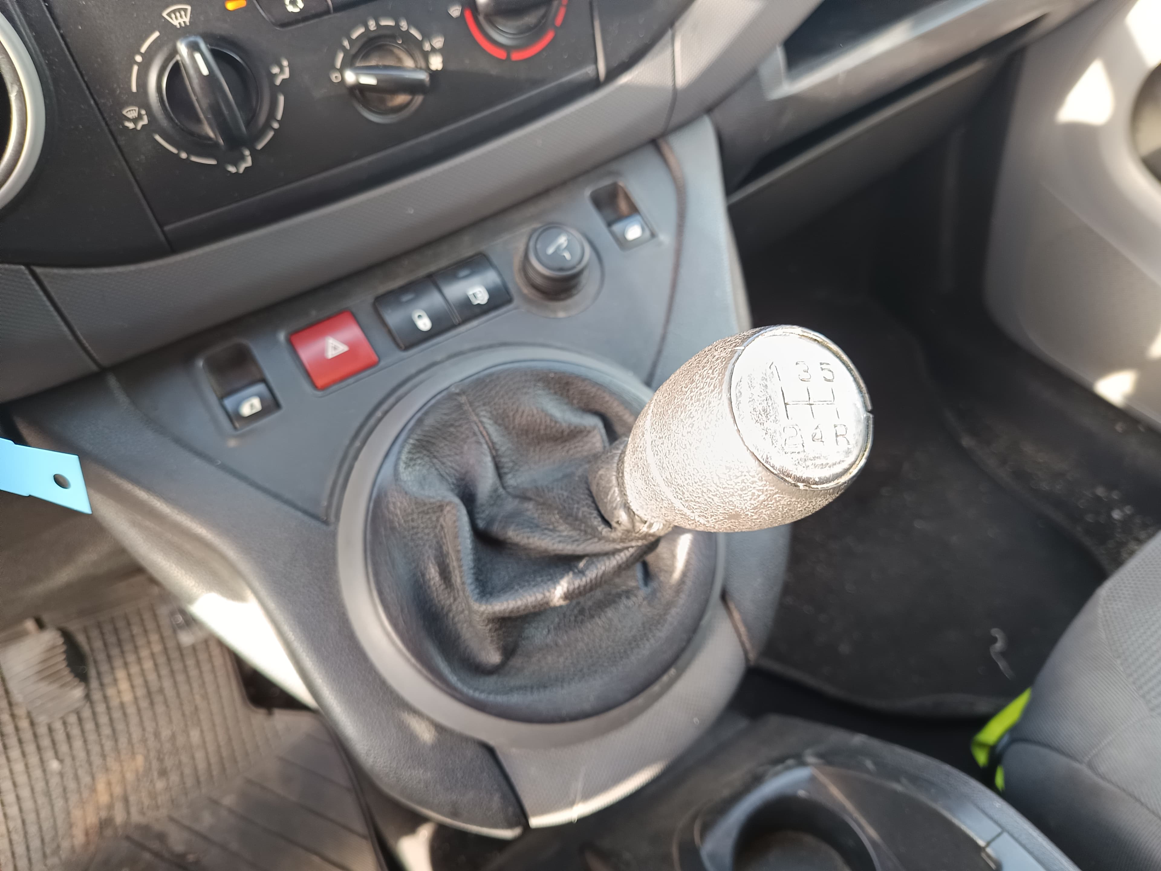 Peugeot Partner 1.6 HDI · Ano 2009 — imagem 29
