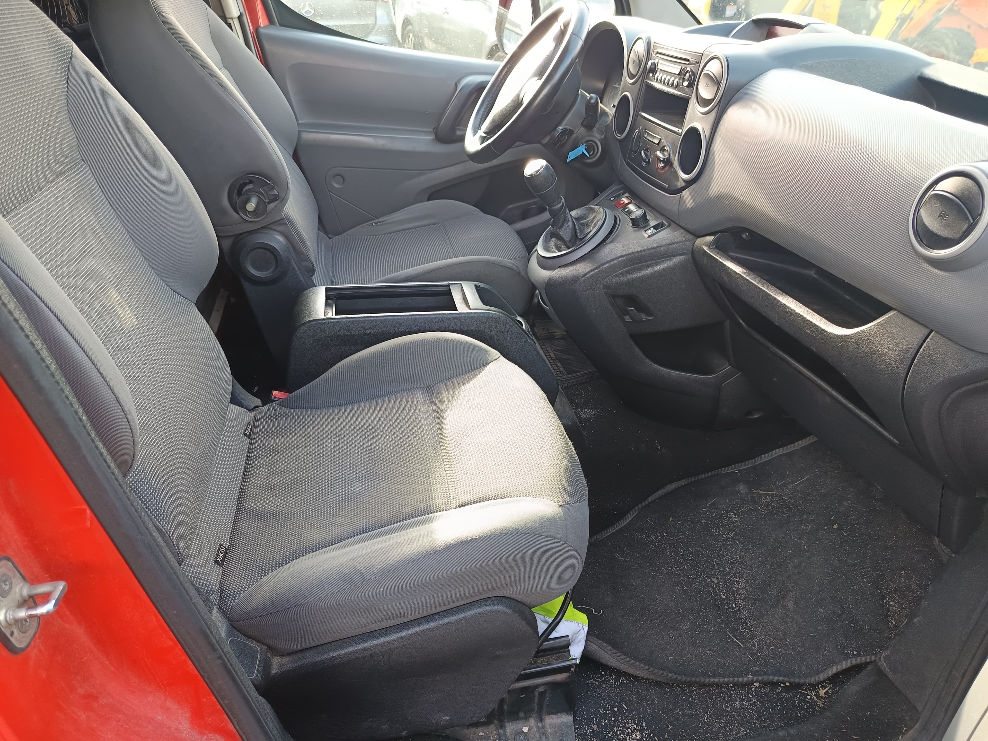 Peugeot Partner 1.6 HDI · Ano 2009 — imagem 19