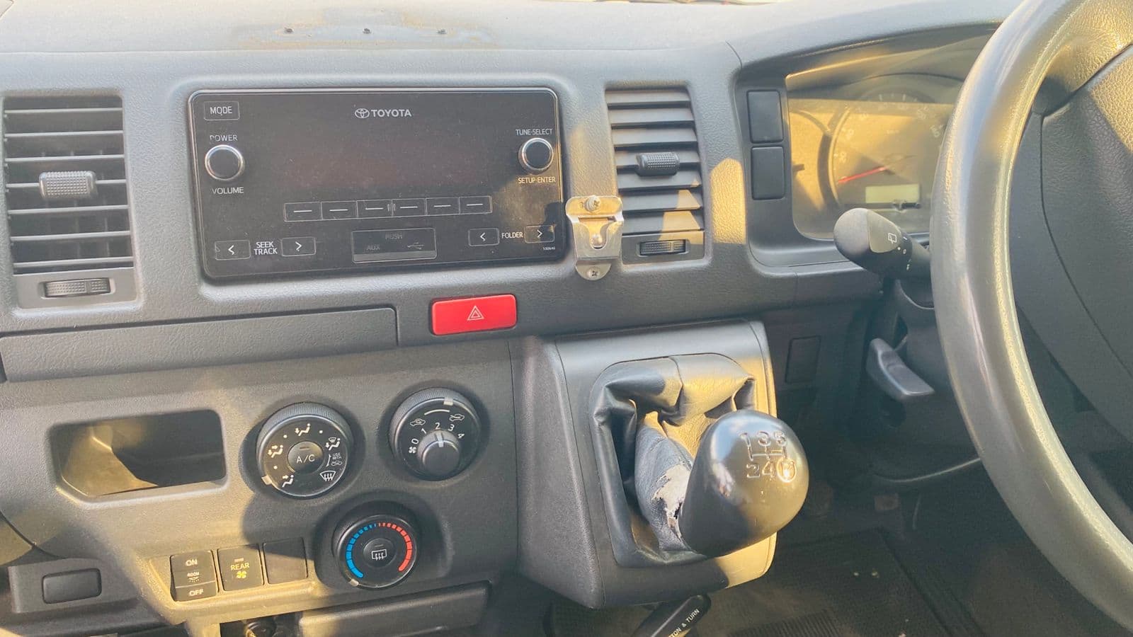 Toyota Hiace — imagem 6
