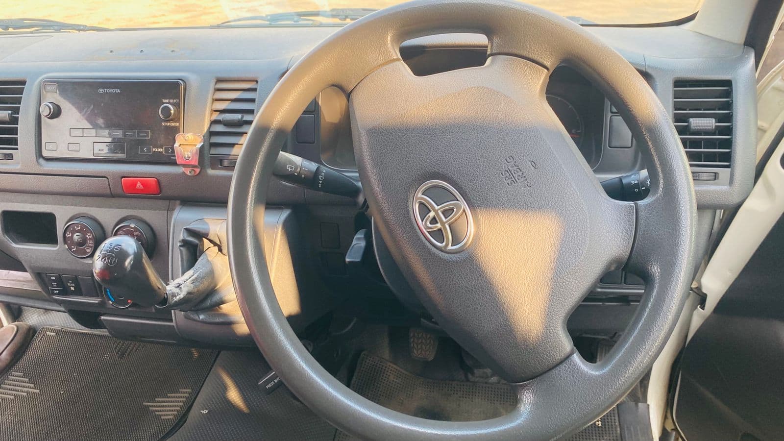 Toyota Hiace — imagem 8