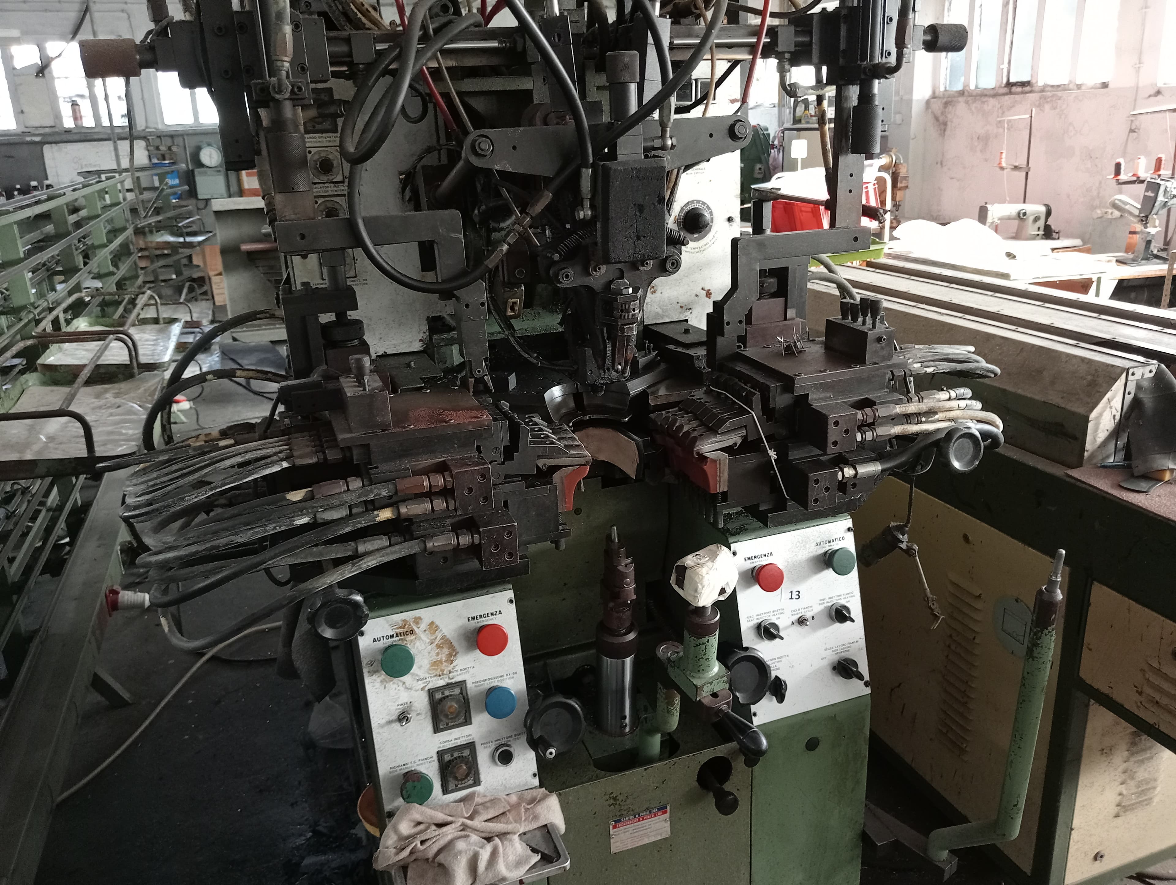 Máquina de Fechar Calcanheiras — image 4