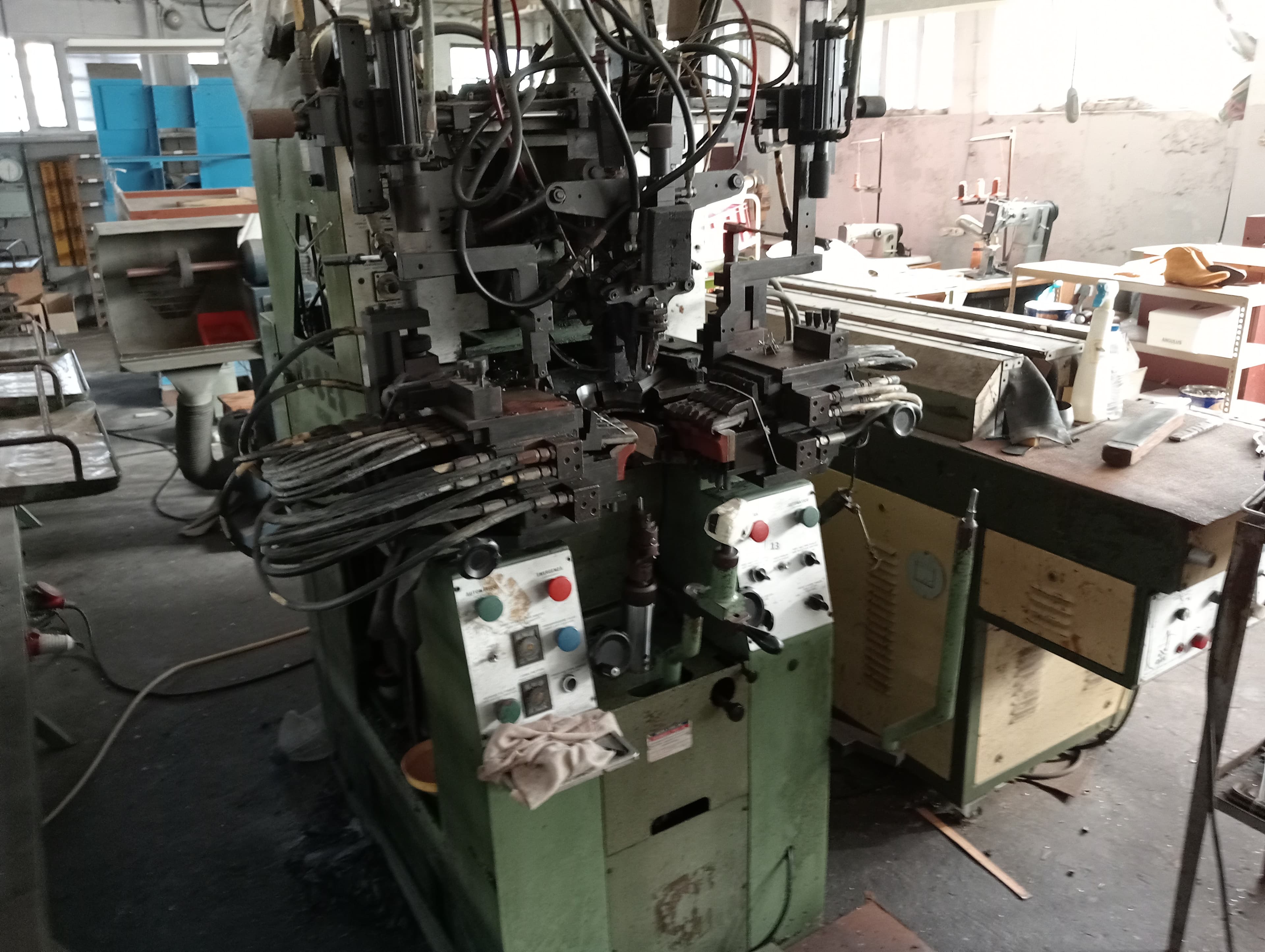 Máquina de Fechar Calcanheiras — image 3