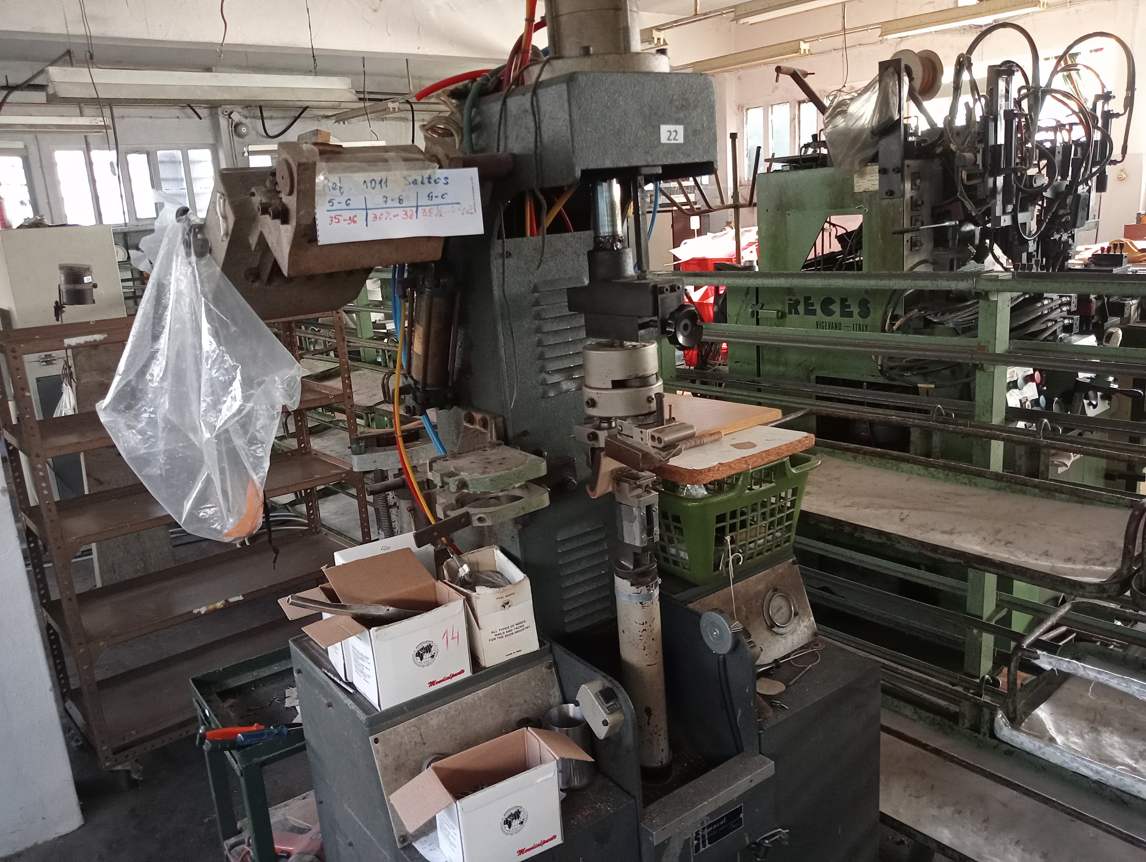 Máquina de Pregar Saltos — imagen 2