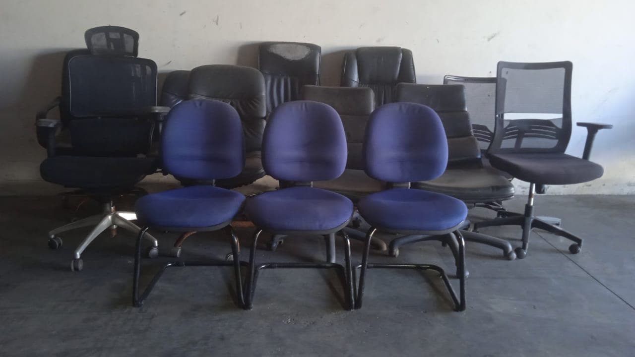 Office furniture — image 1