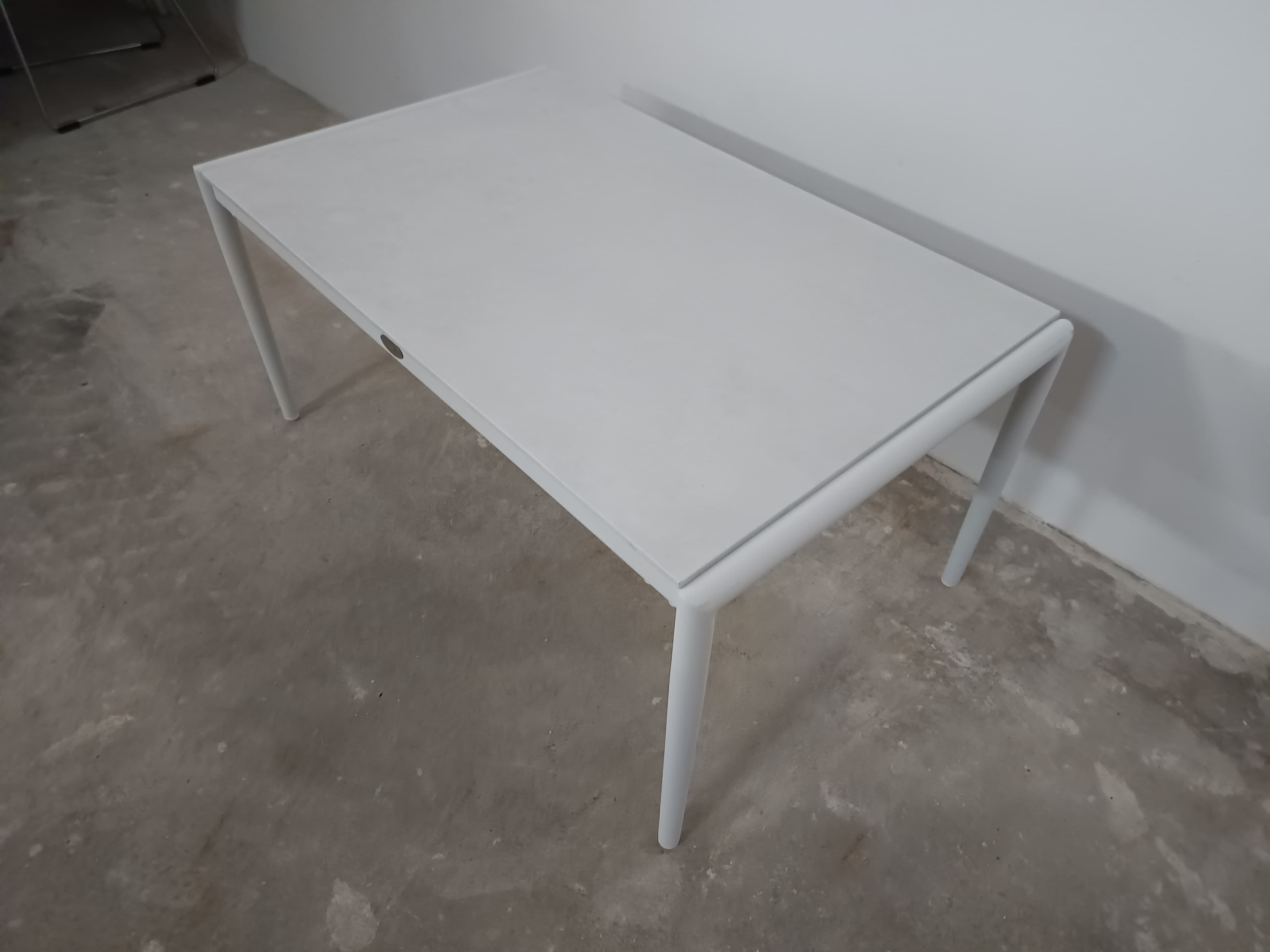Mesa auxiliar Apolo Cristal branca — imagem 2
