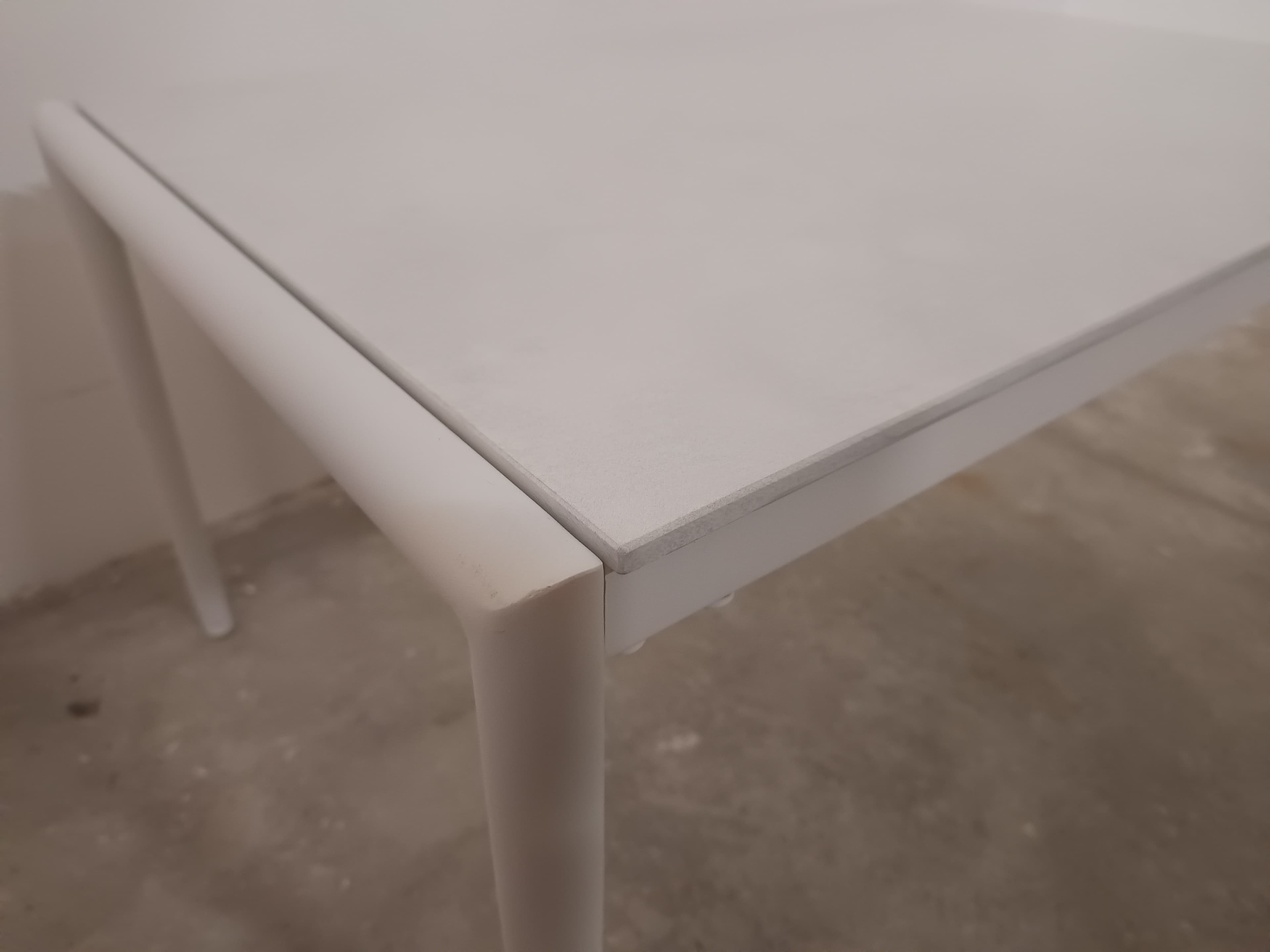Mesa auxiliar Apolo Cristal branca — imagem 4