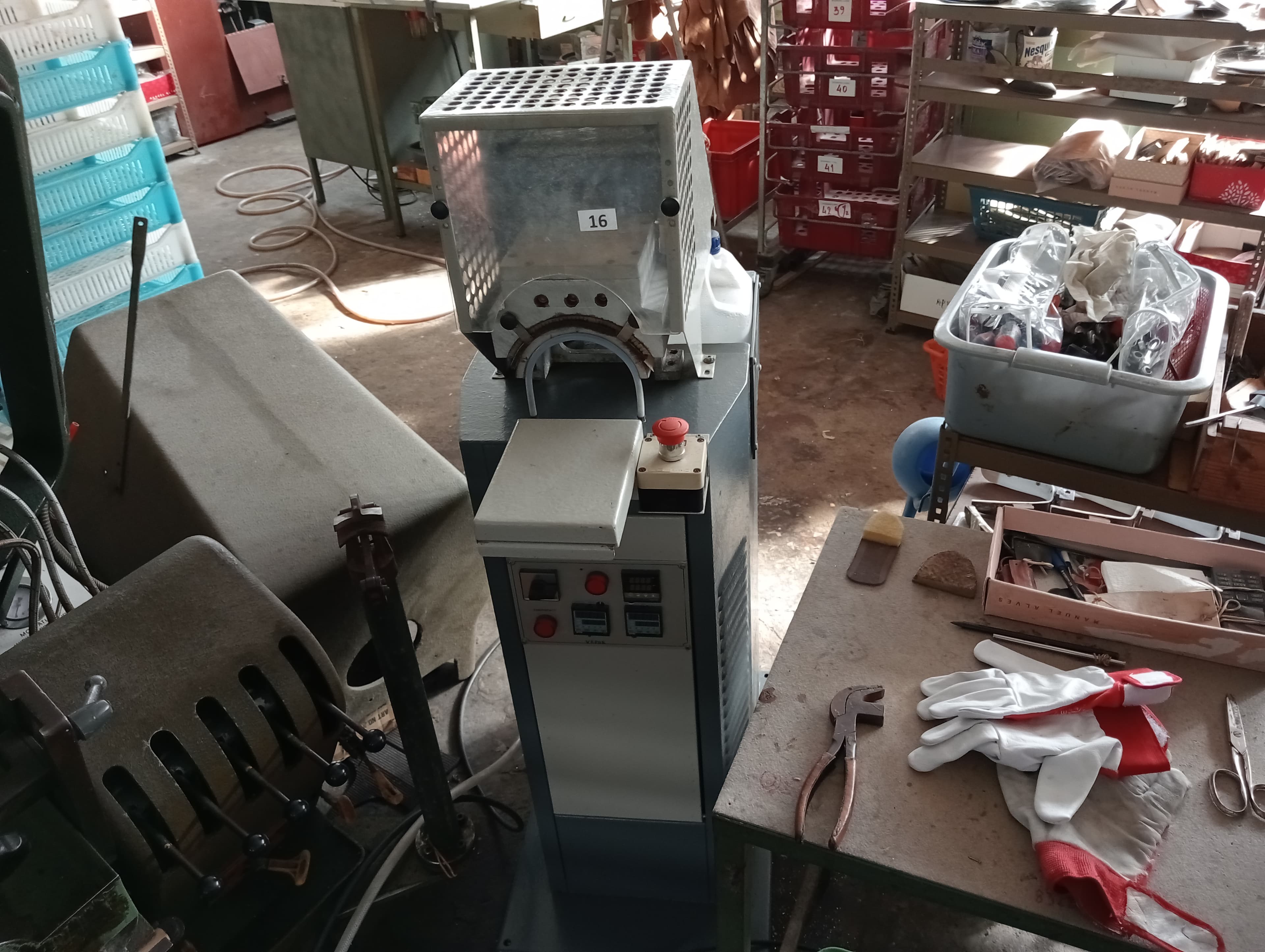 Máquinas e Equipamentos para a Indústria do Calçado — image 44