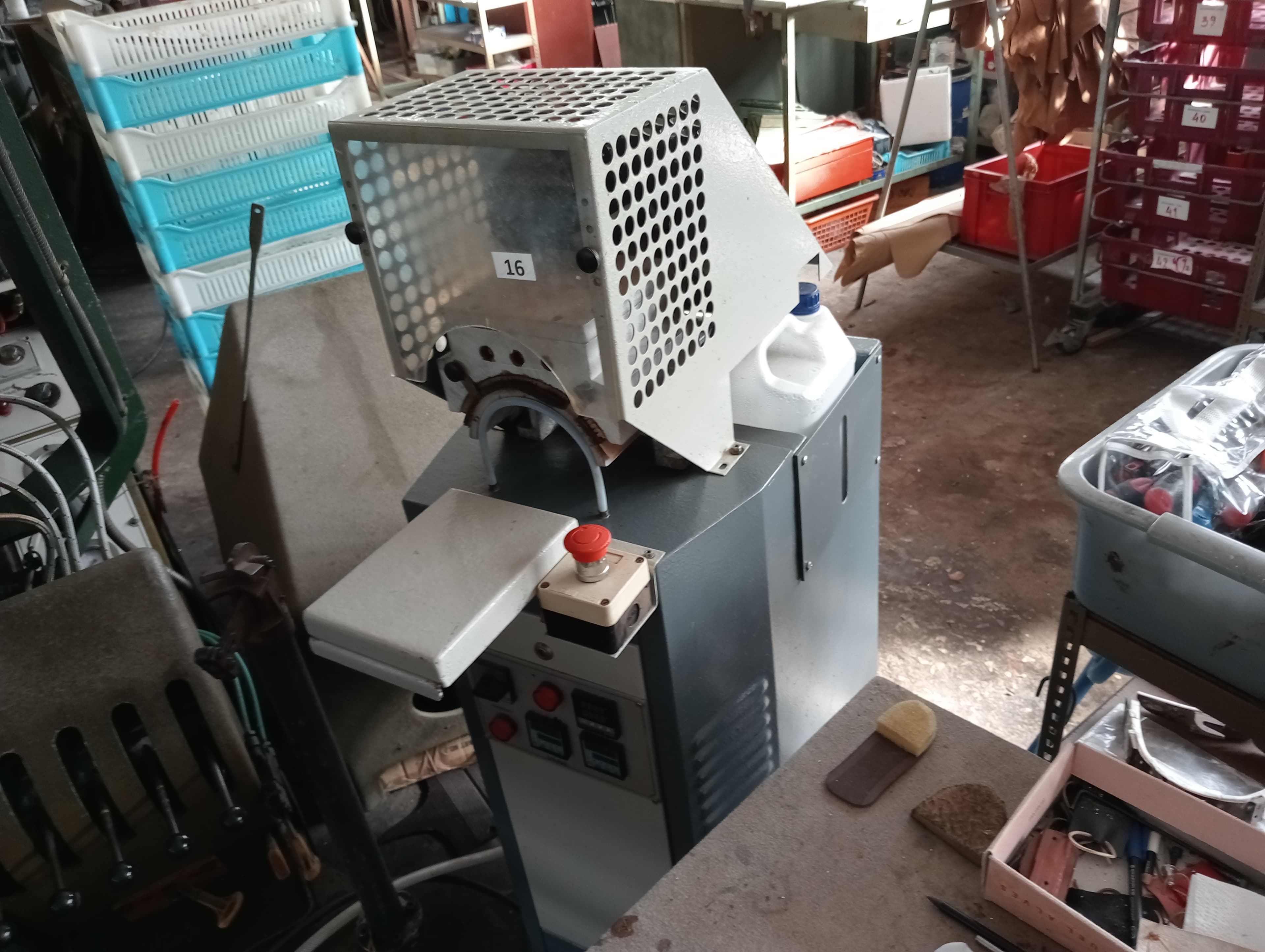 Máquinas e Equipamentos para a Indústria do Calçado — image 47