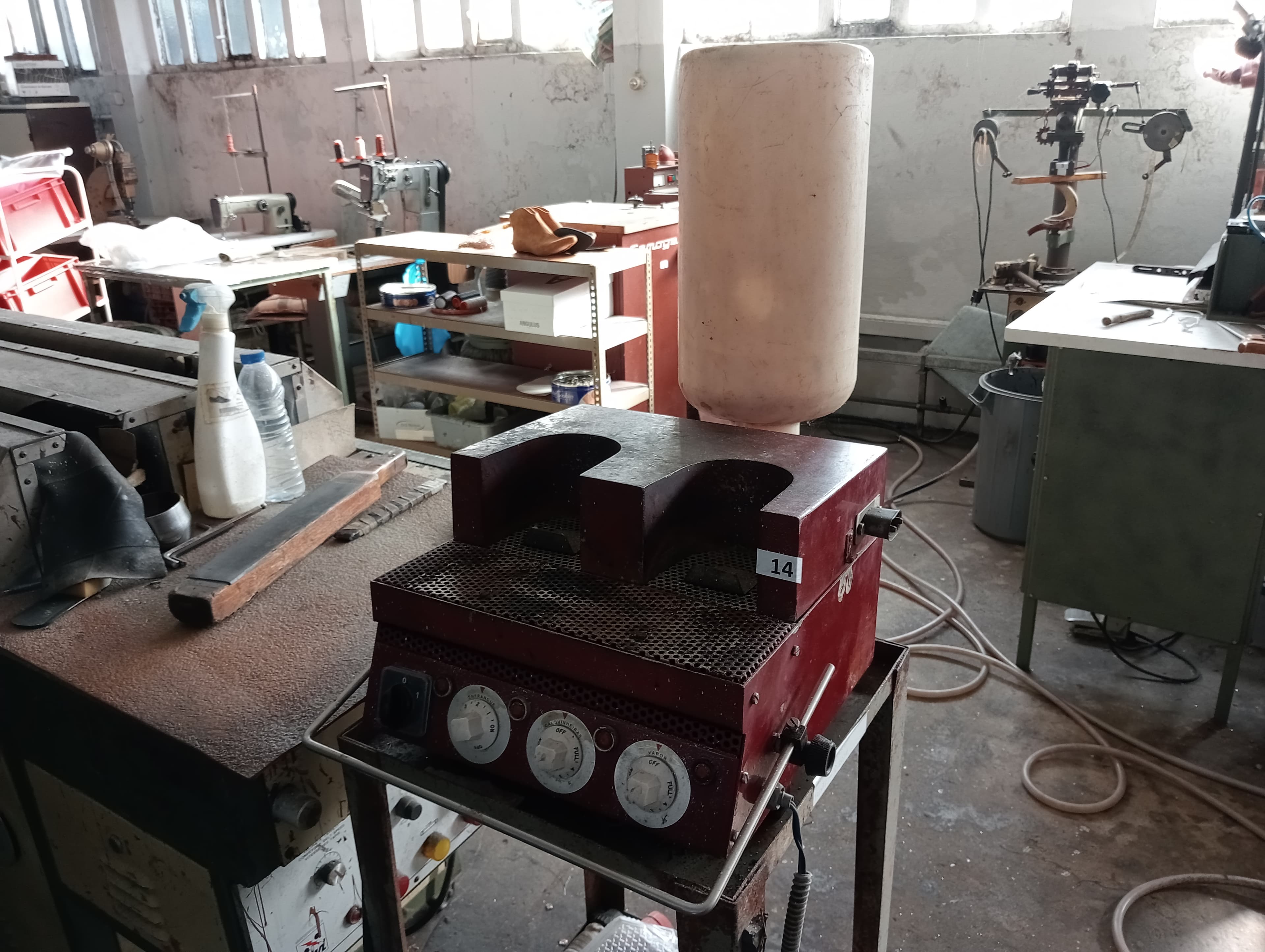 Máquinas e Equipamentos para a Indústria do Calçado — image 55