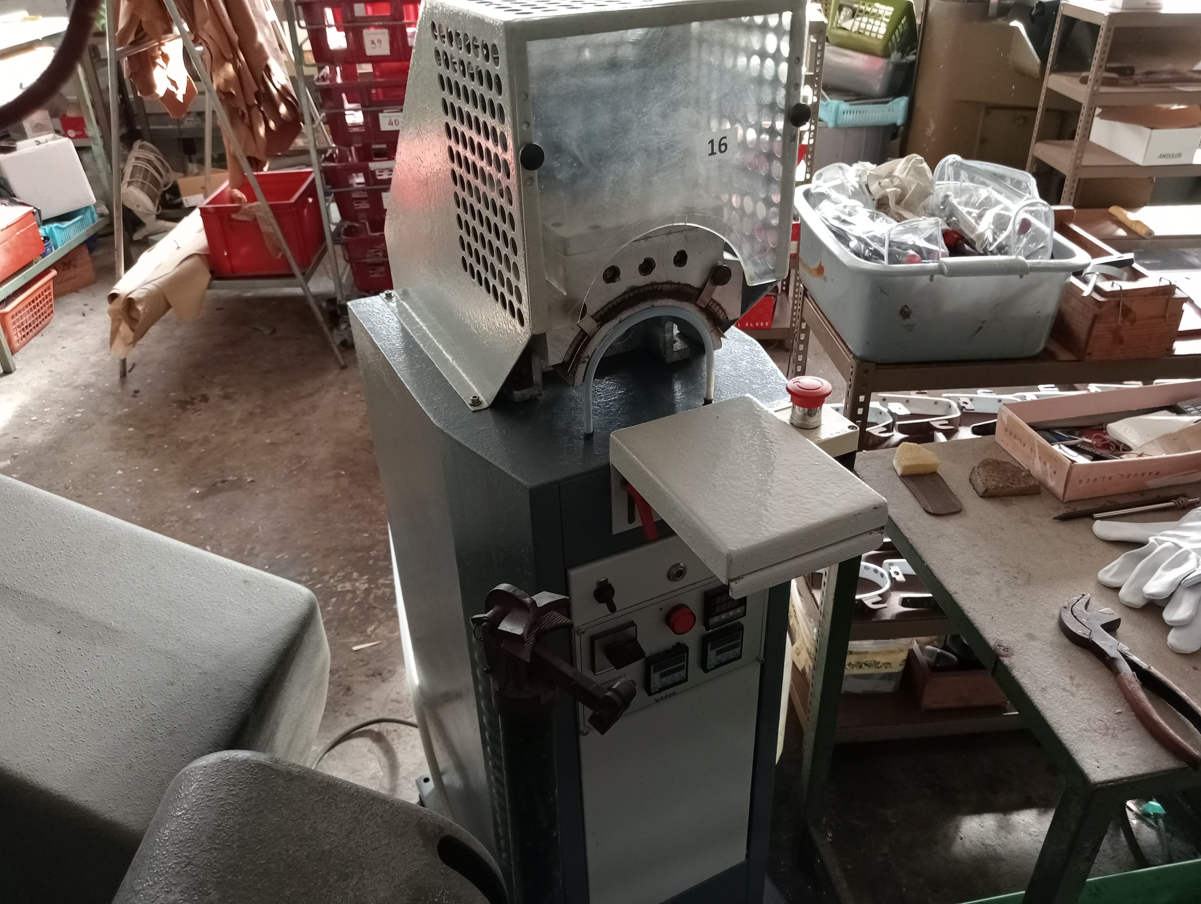 Máquinas e Equipamentos para a Indústria do Calçado — image 45