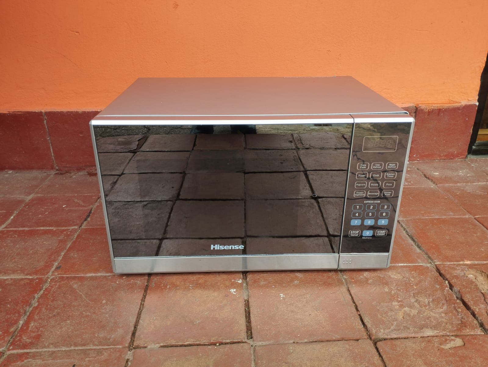 Microondas - Hisense — imagen 1