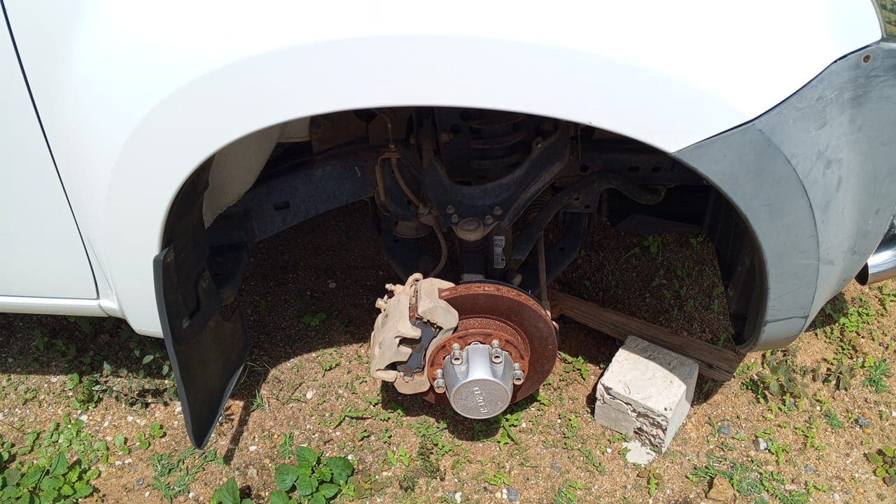 ISUZU KB250 — image 4
