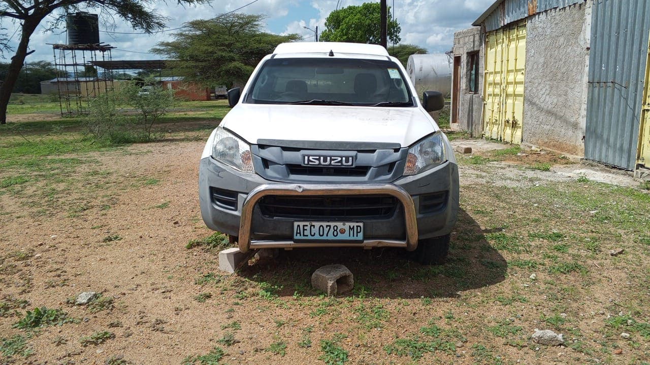ISUZU KB250 — image 2
