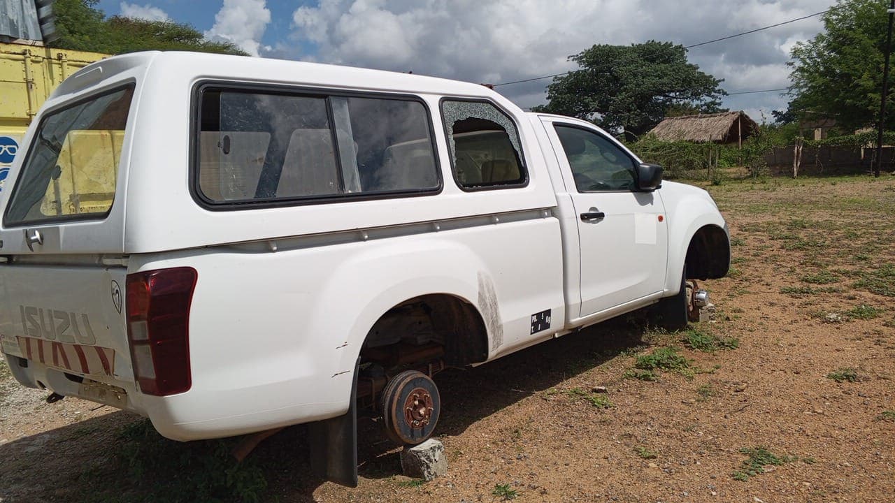 ISUZU KB250 — image 6