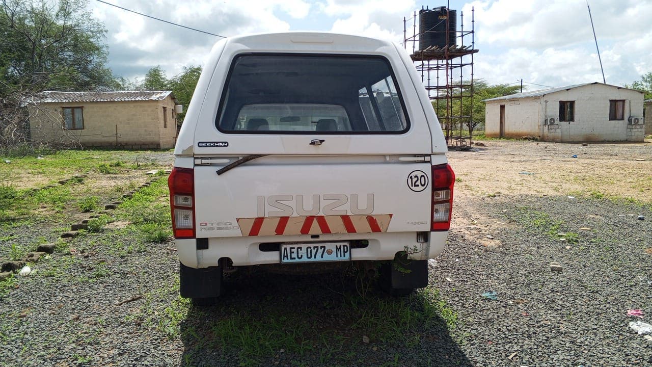 ISUZU KB250 — imagen 8