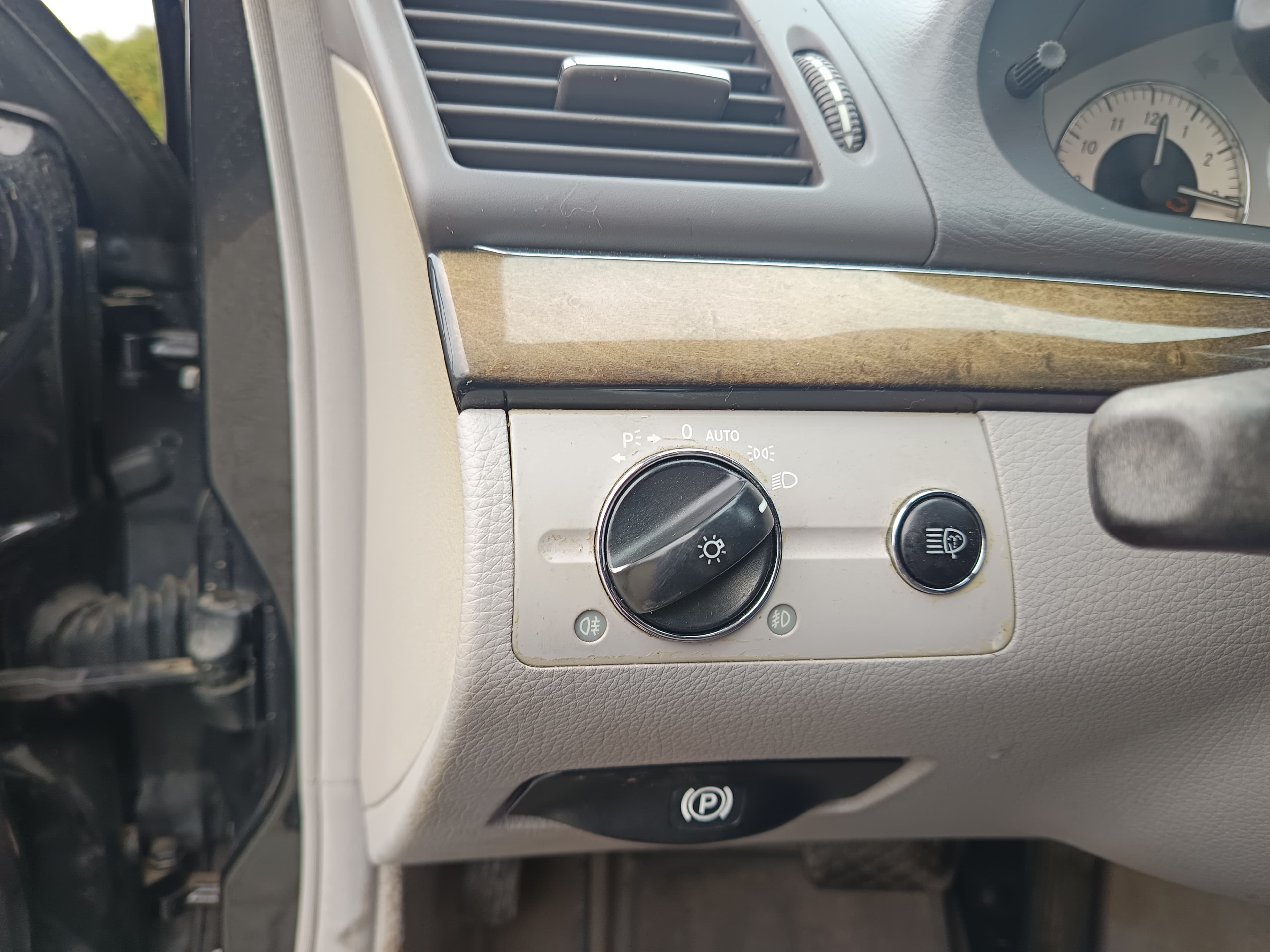 Mercedes-Benz E 220 · Ano 2004 — imagen 44