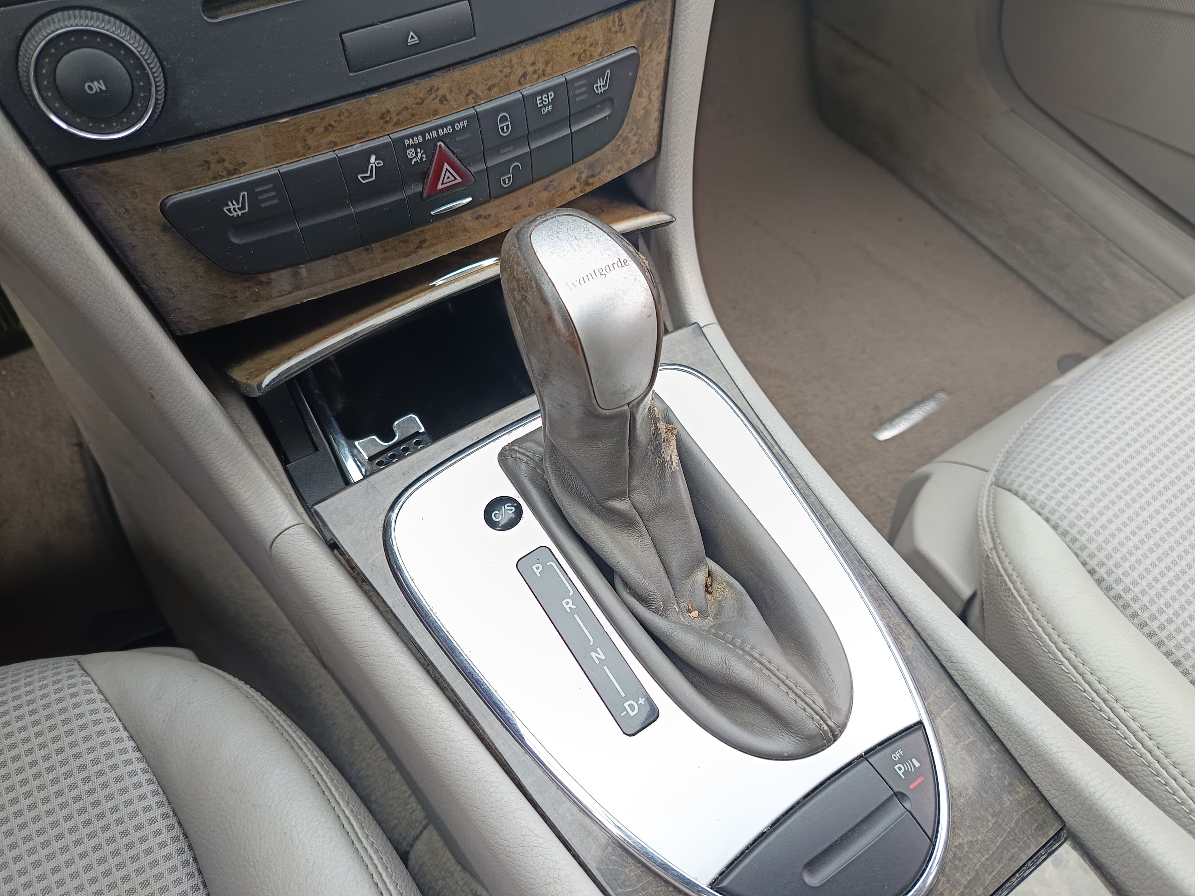 Mercedes-Benz E 220 · Ano 2004 — imagen 38