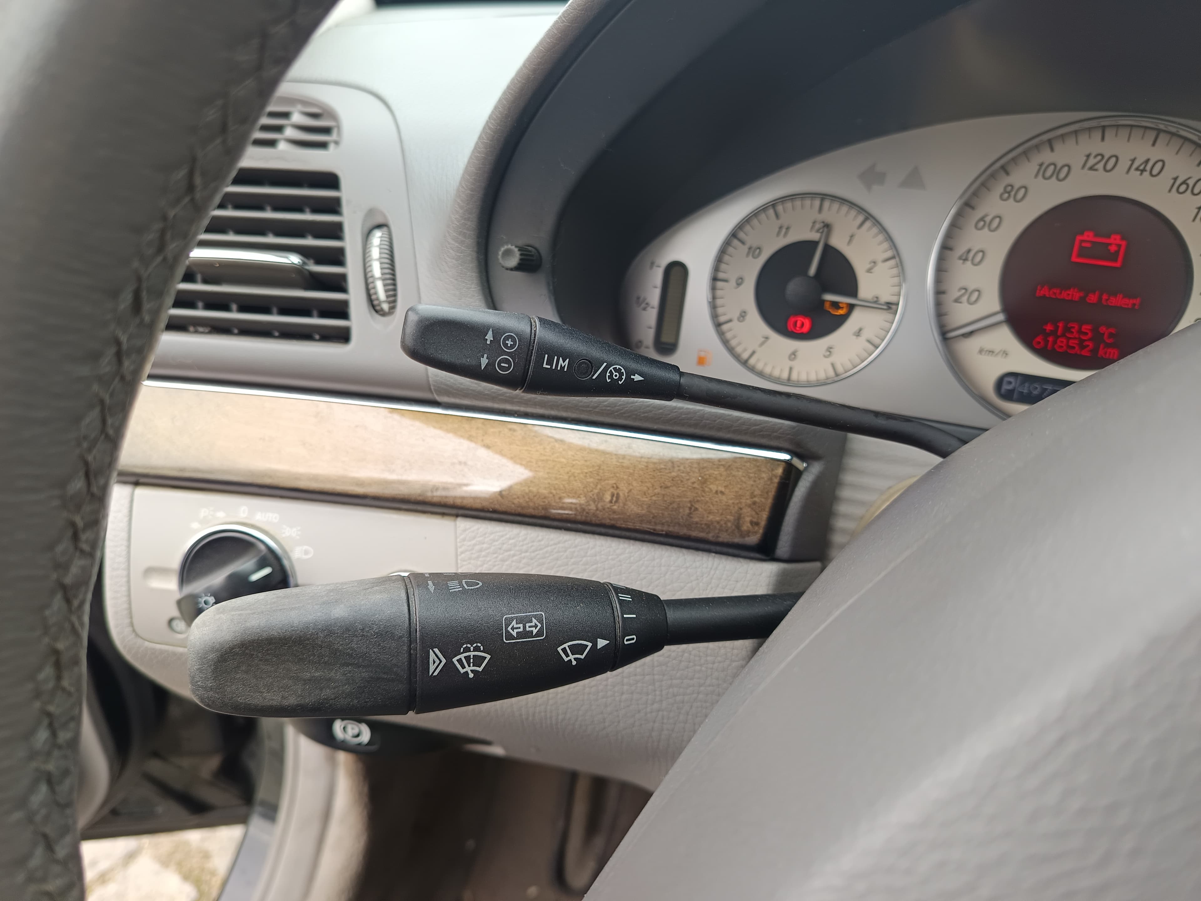 Mercedes-Benz E 220 · Ano 2004 — imagen 43