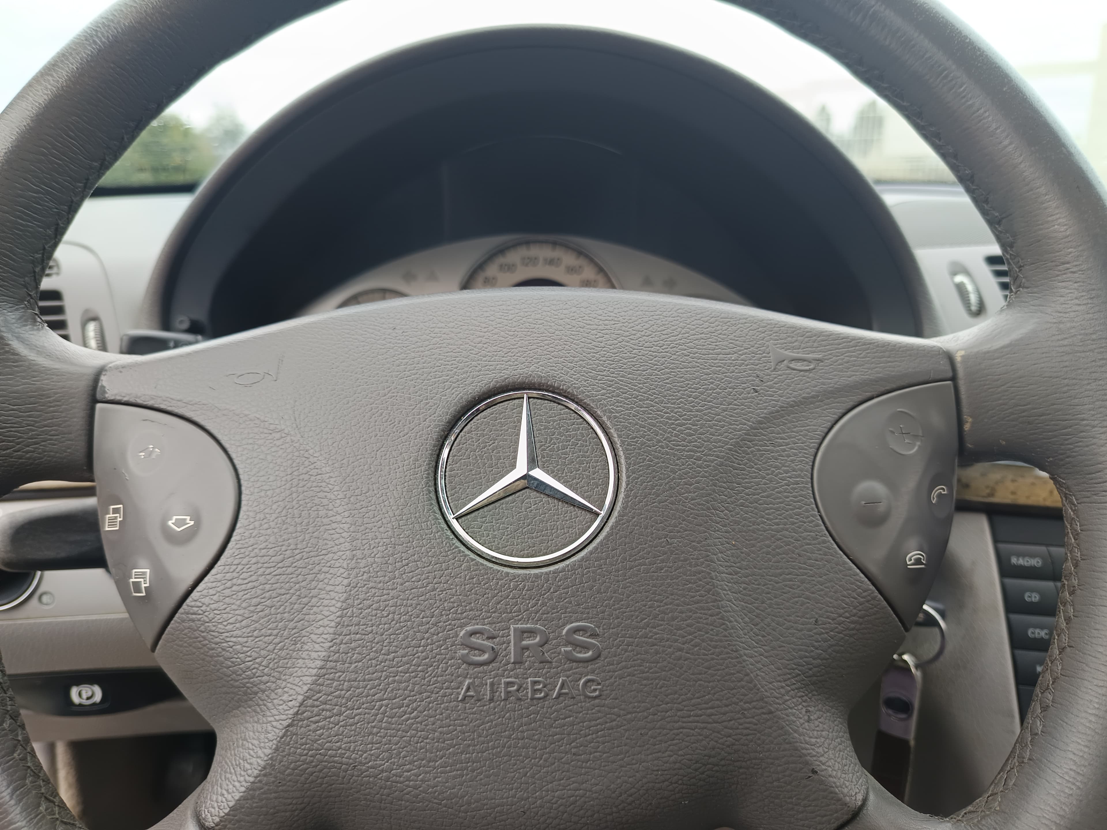 Mercedes-Benz E 220 · Ano 2004 — imagen 40