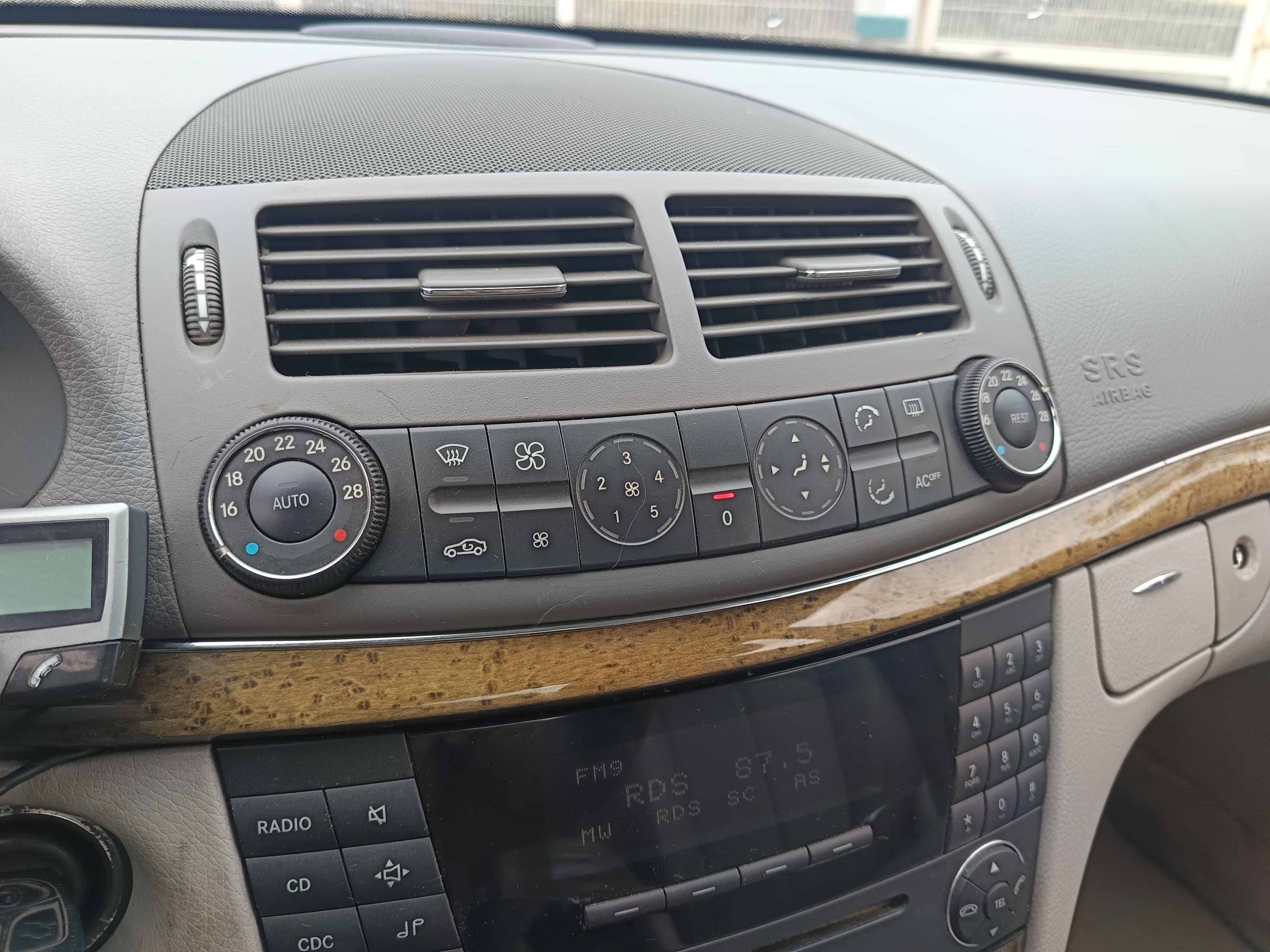 Mercedes-Benz E 220 · Ano 2004 — imagen 36