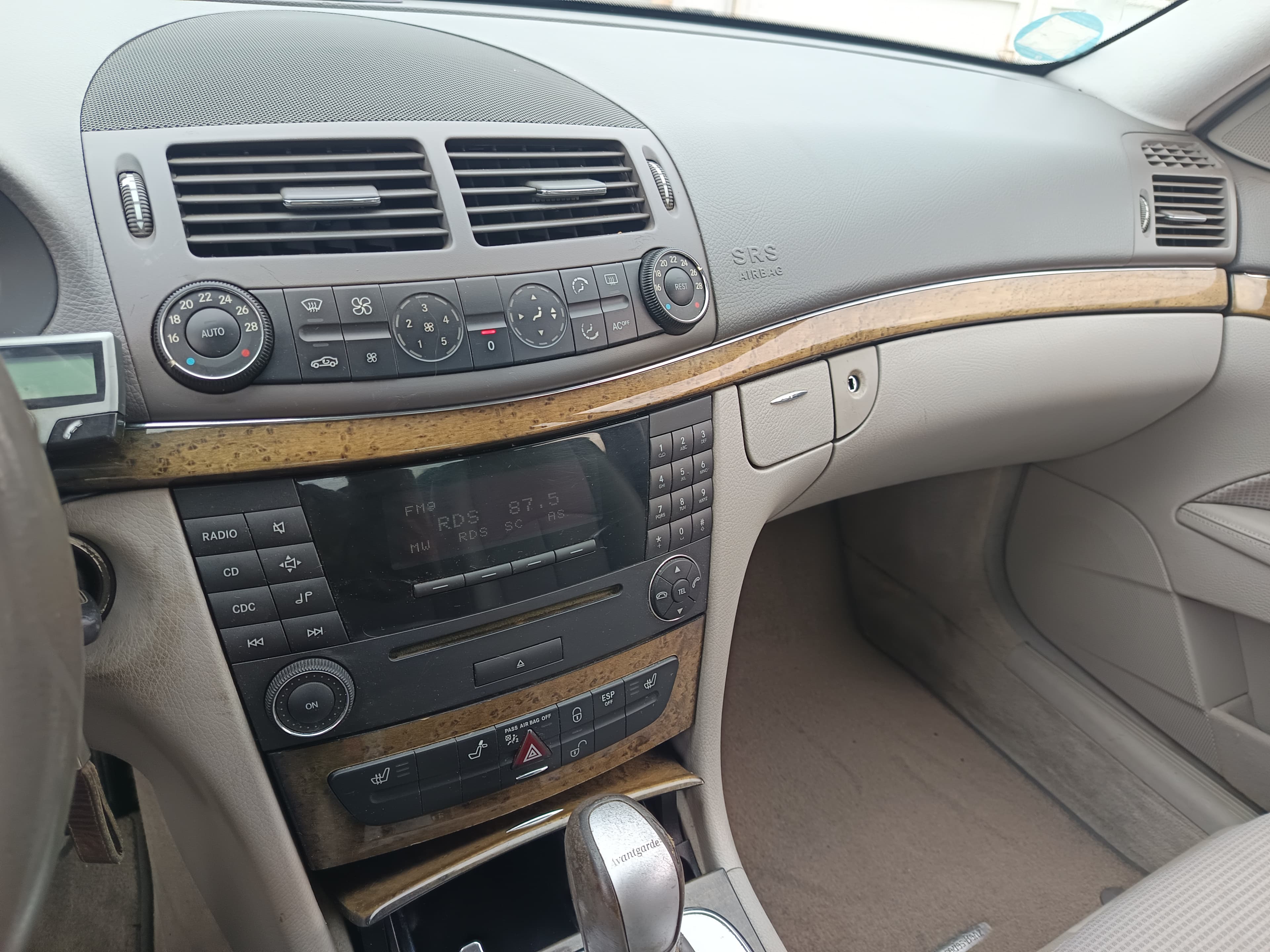 Mercedes-Benz E 220 · Ano 2004 — imagen 35