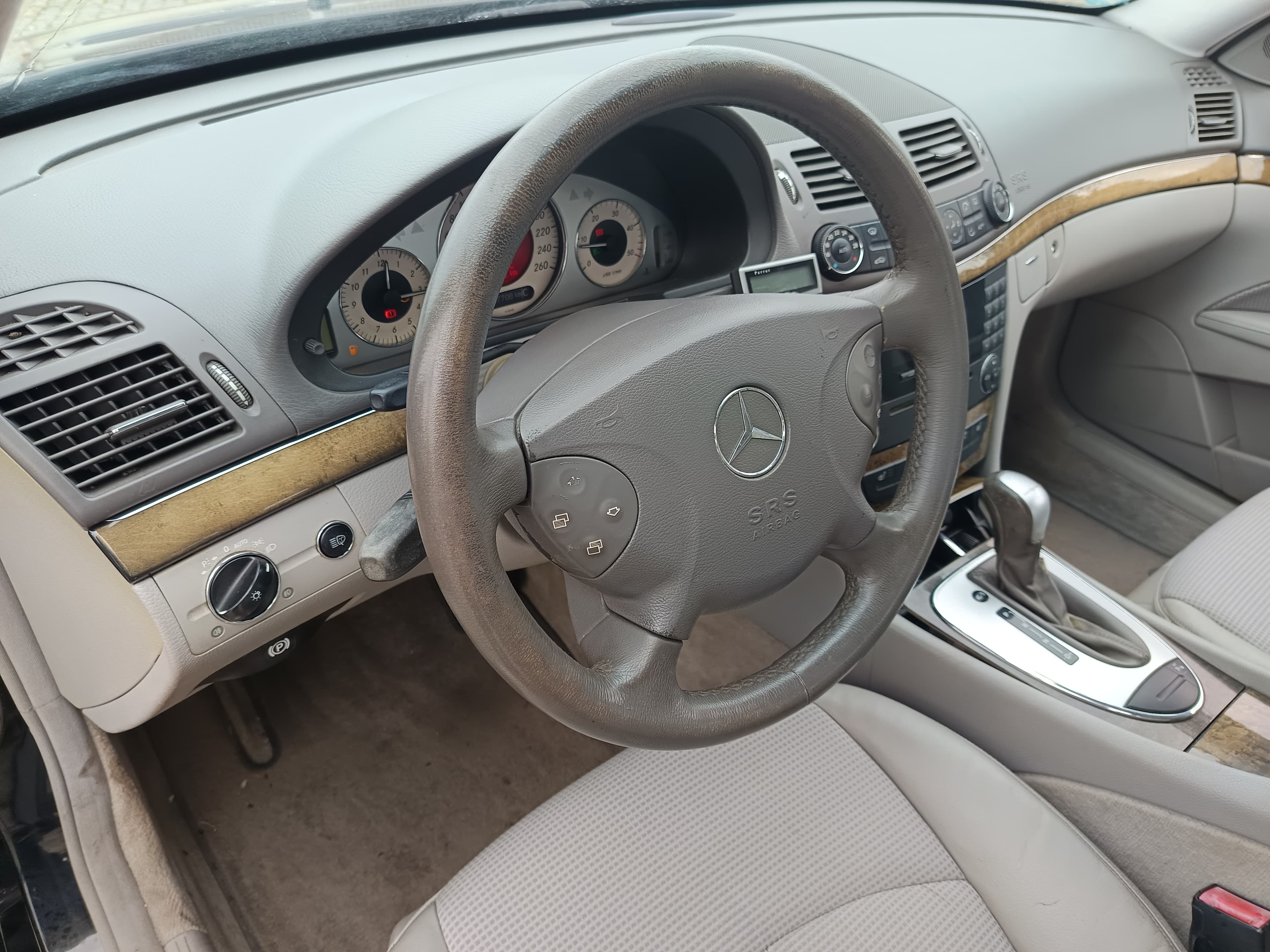 Mercedes-Benz E 220 · Ano 2004 — imagen 34