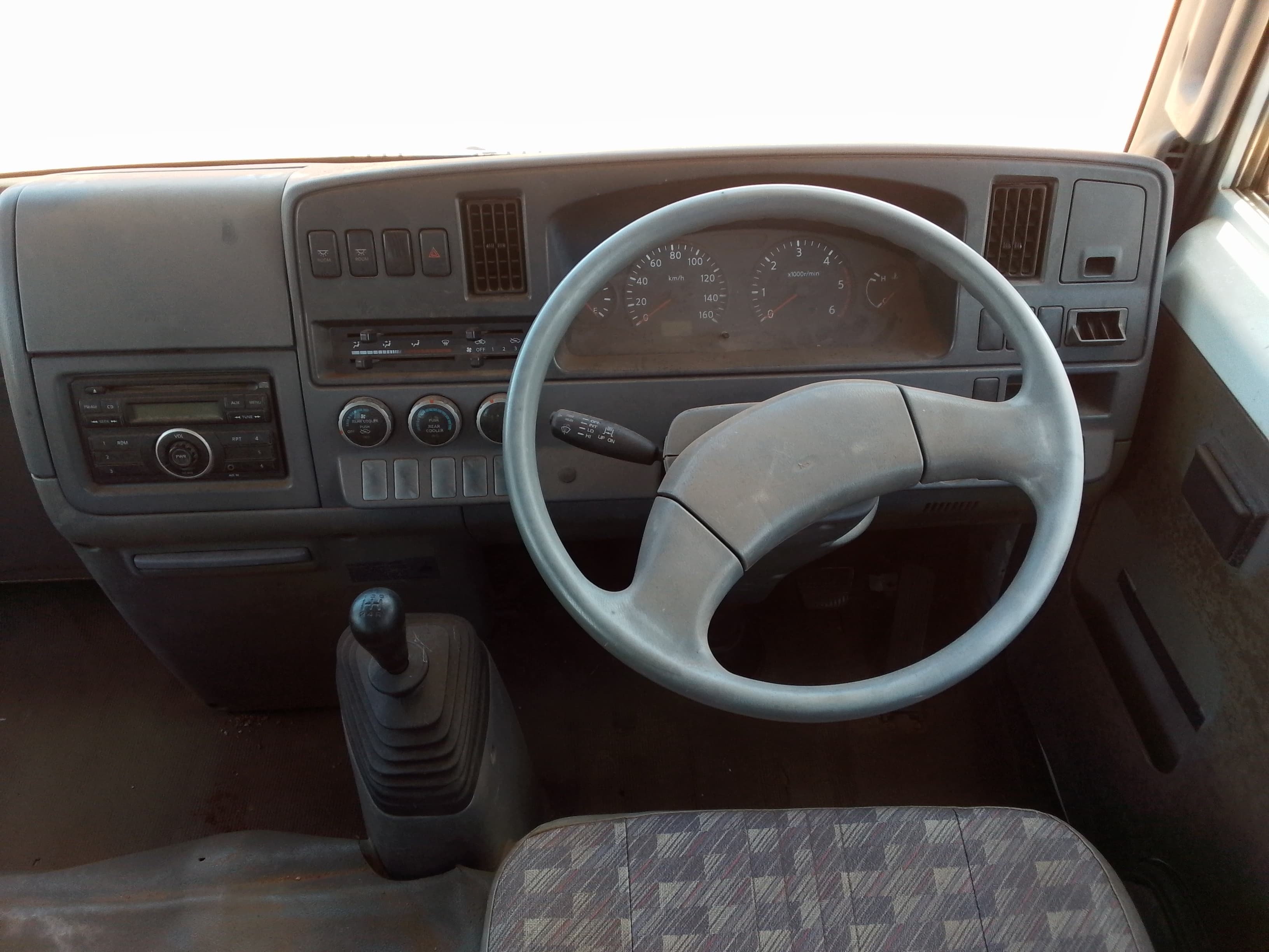 Nissan Civilian — imagem 4